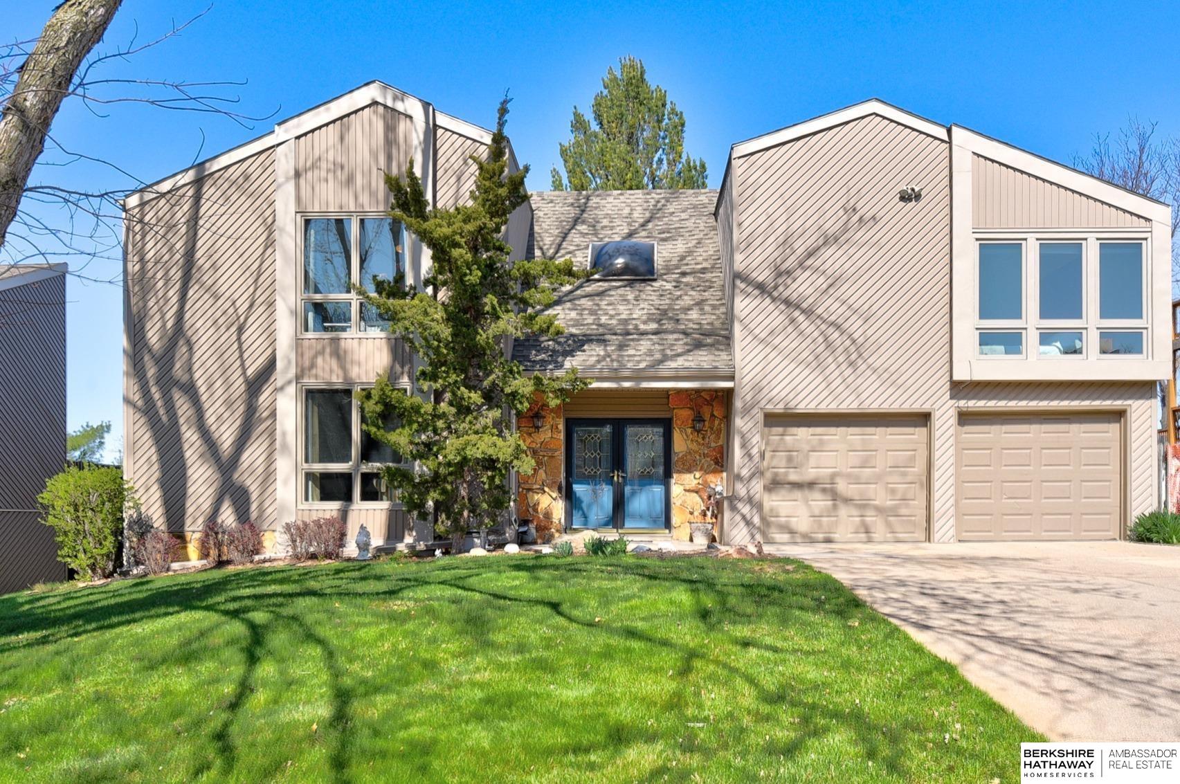 Omaha, Nebraska 68164, United States, 4 Bedrooms Bedrooms, ,3 BathroomsBathrooms,Residential,Pending,130832