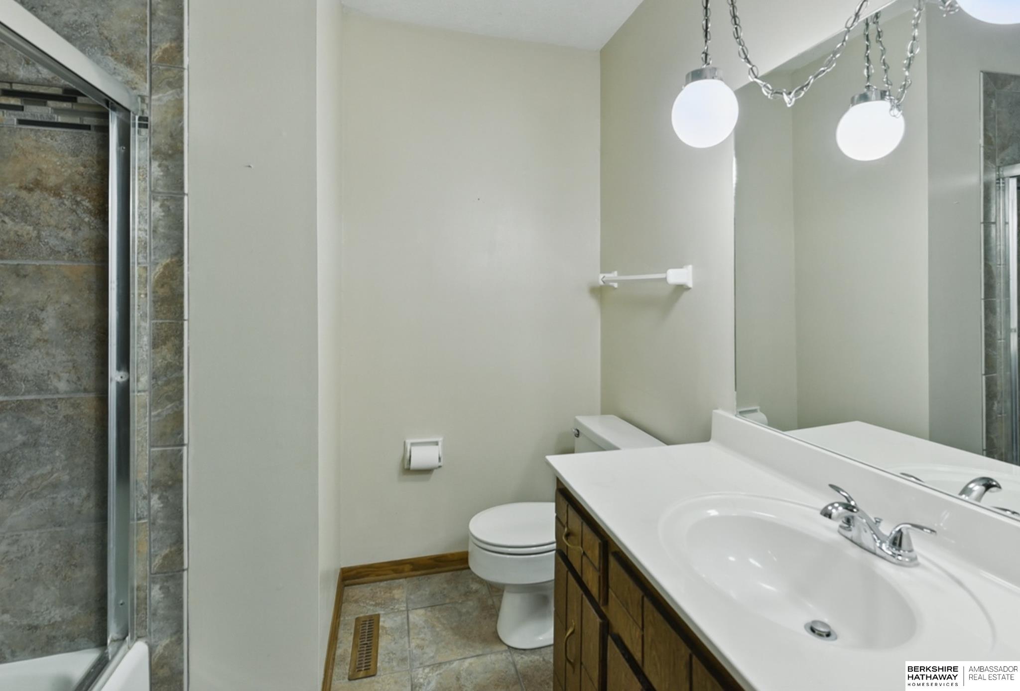 Omaha, Nebraska 68164, United States, 4 Bedrooms Bedrooms, ,3 BathroomsBathrooms,Residential,Pending,130832