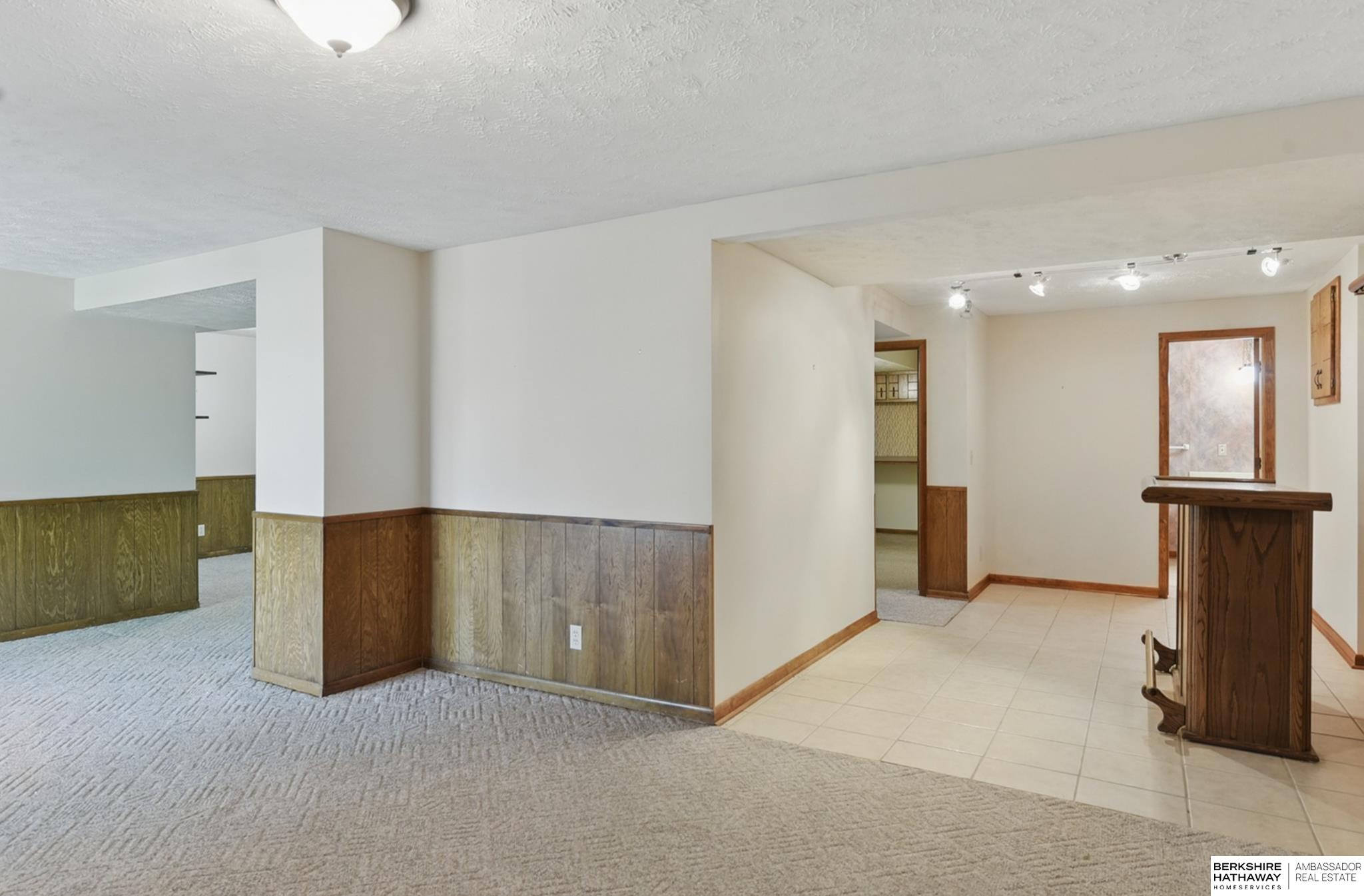 Omaha, Nebraska 68164, United States, 4 Bedrooms Bedrooms, ,3 BathroomsBathrooms,Residential,Pending,130832