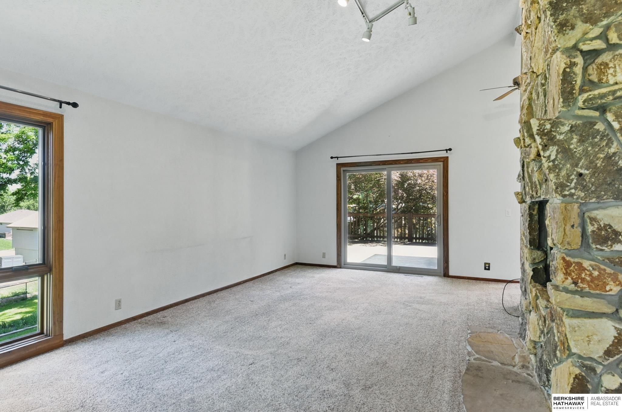 Omaha, Nebraska 68164, United States, 4 Bedrooms Bedrooms, ,3 BathroomsBathrooms,Residential,Pending,130832