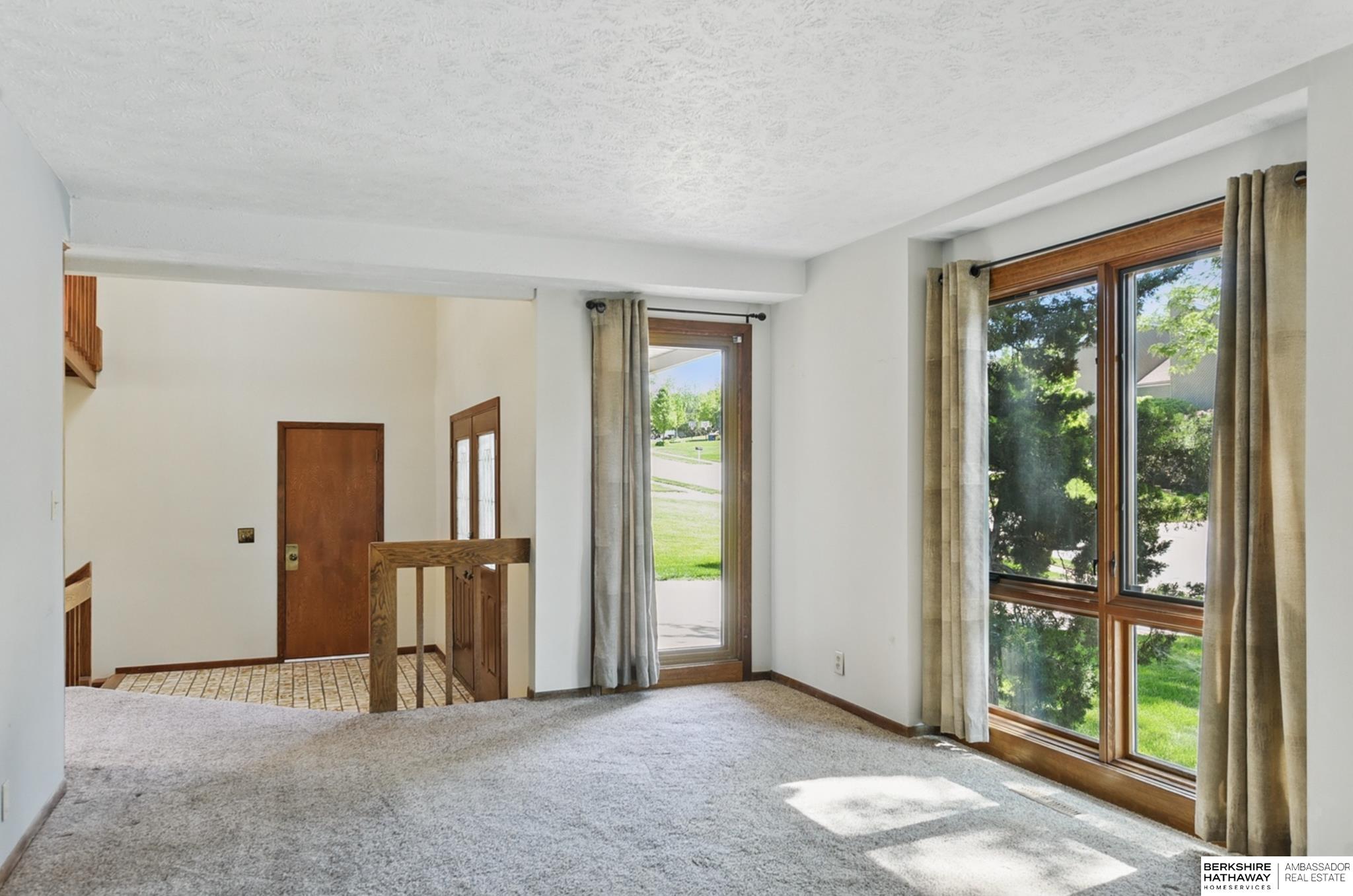 Omaha, Nebraska 68164, United States, 4 Bedrooms Bedrooms, ,3 BathroomsBathrooms,Residential,Pending,130832