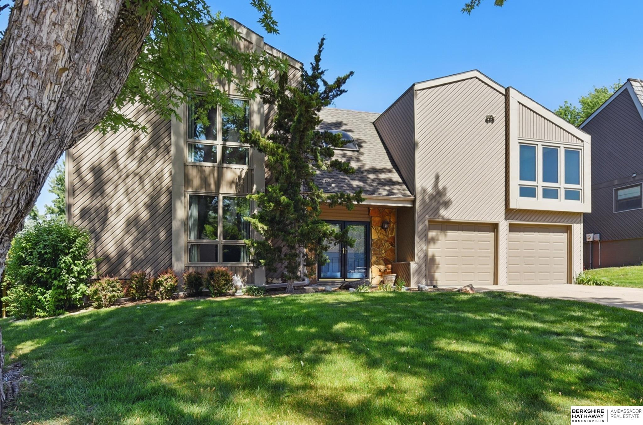 Omaha, Nebraska 68164, United States, 4 Bedrooms Bedrooms, ,3 BathroomsBathrooms,Residential,Pending,130832