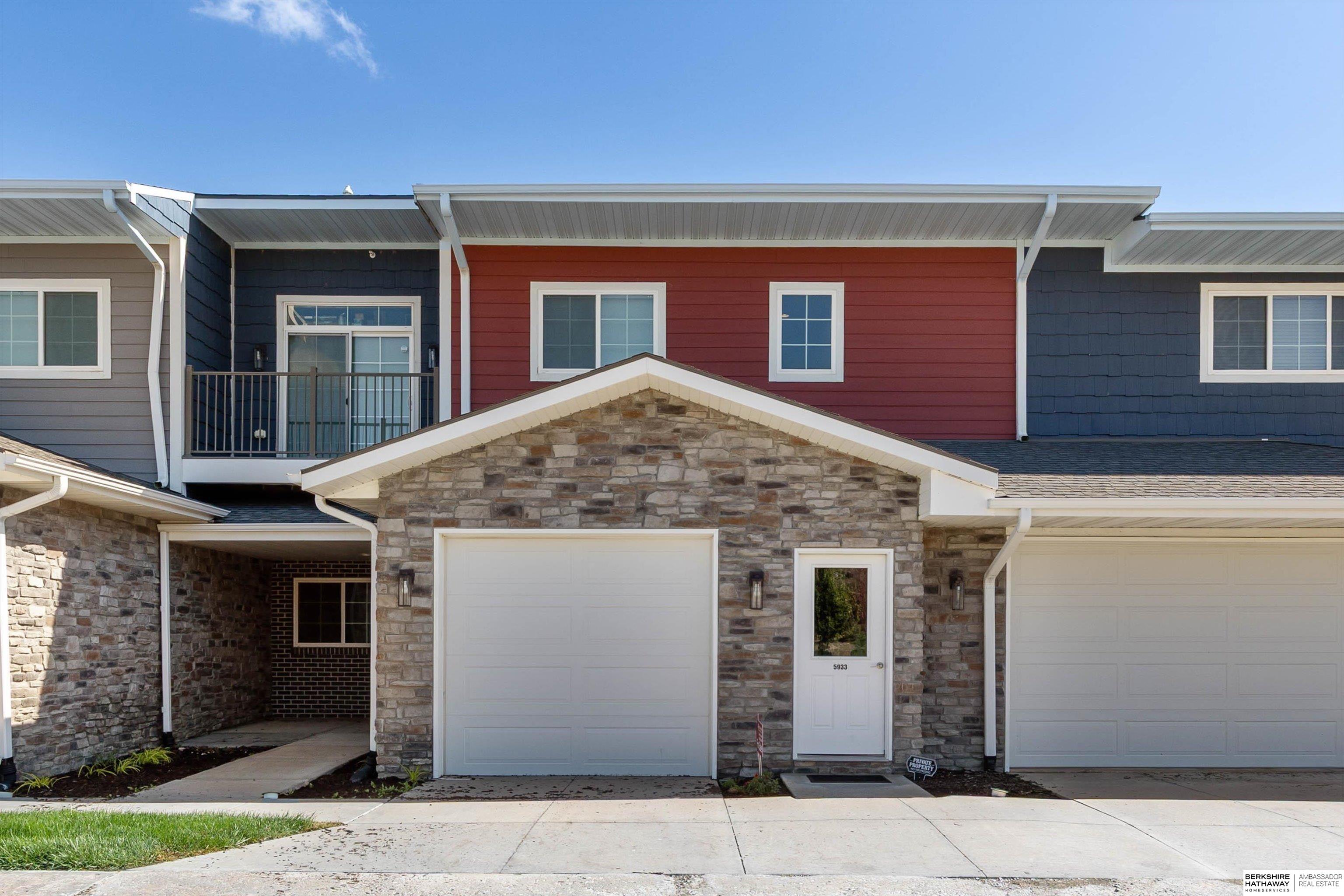 Omaha, Nebraska 68116, United States, 2 Bedrooms Bedrooms, ,2 BathroomsBathrooms,Residential,Pending,223948