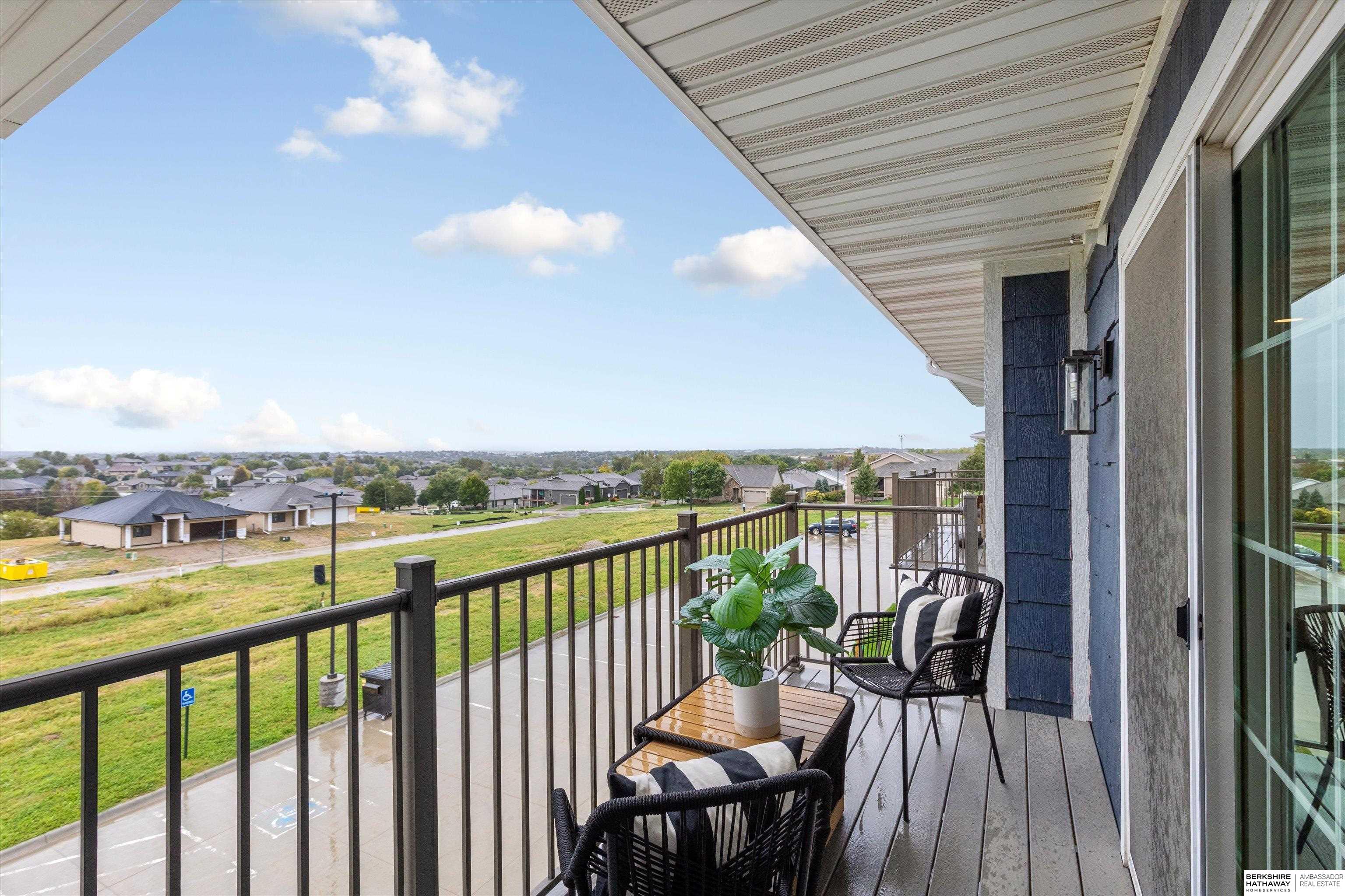 Omaha, Nebraska 68116, United States, 2 Bedrooms Bedrooms, ,2 BathroomsBathrooms,Residential,Pending,223948