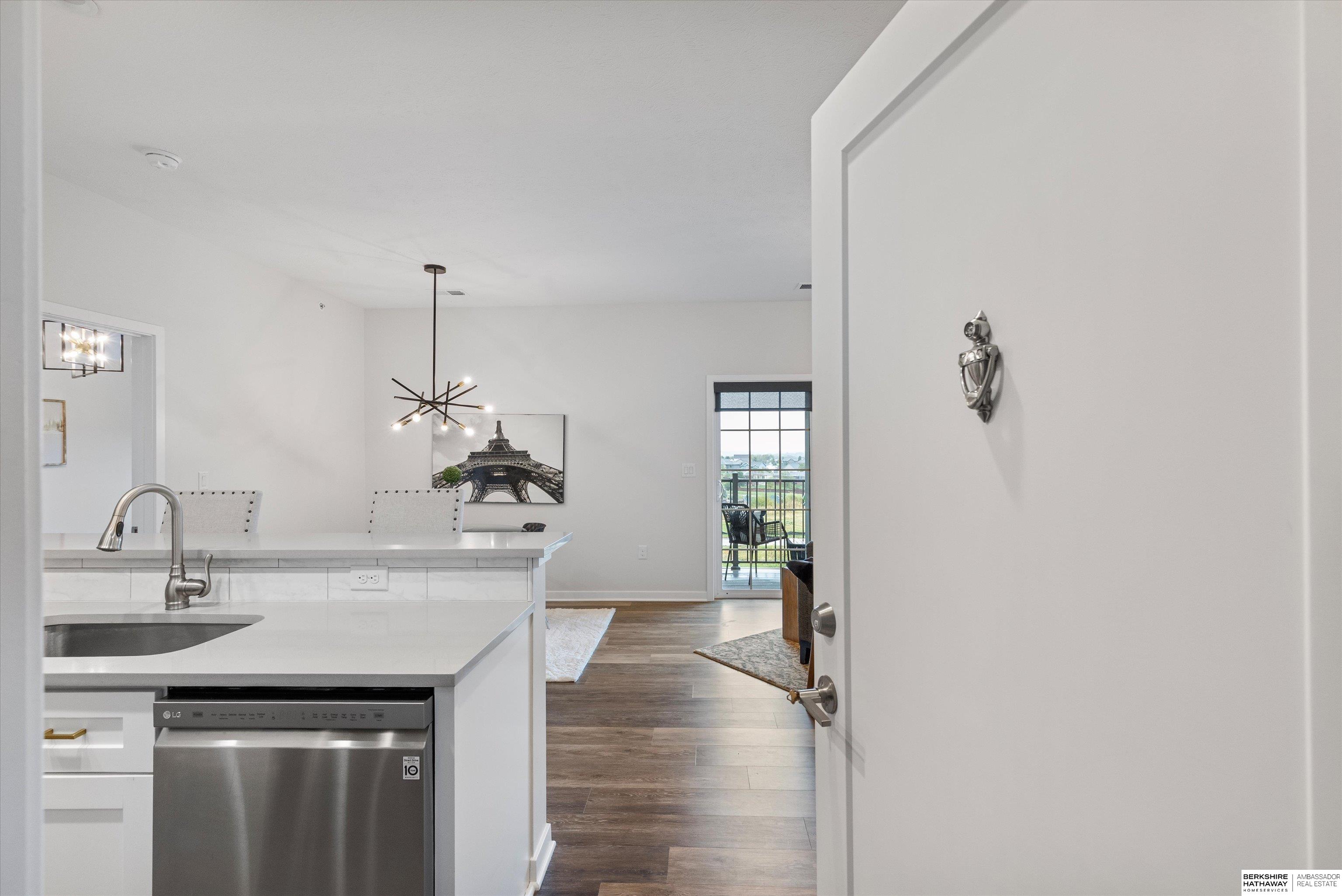 Omaha, Nebraska 68116, United States, 2 Bedrooms Bedrooms, ,2 BathroomsBathrooms,Residential,Pending,223948