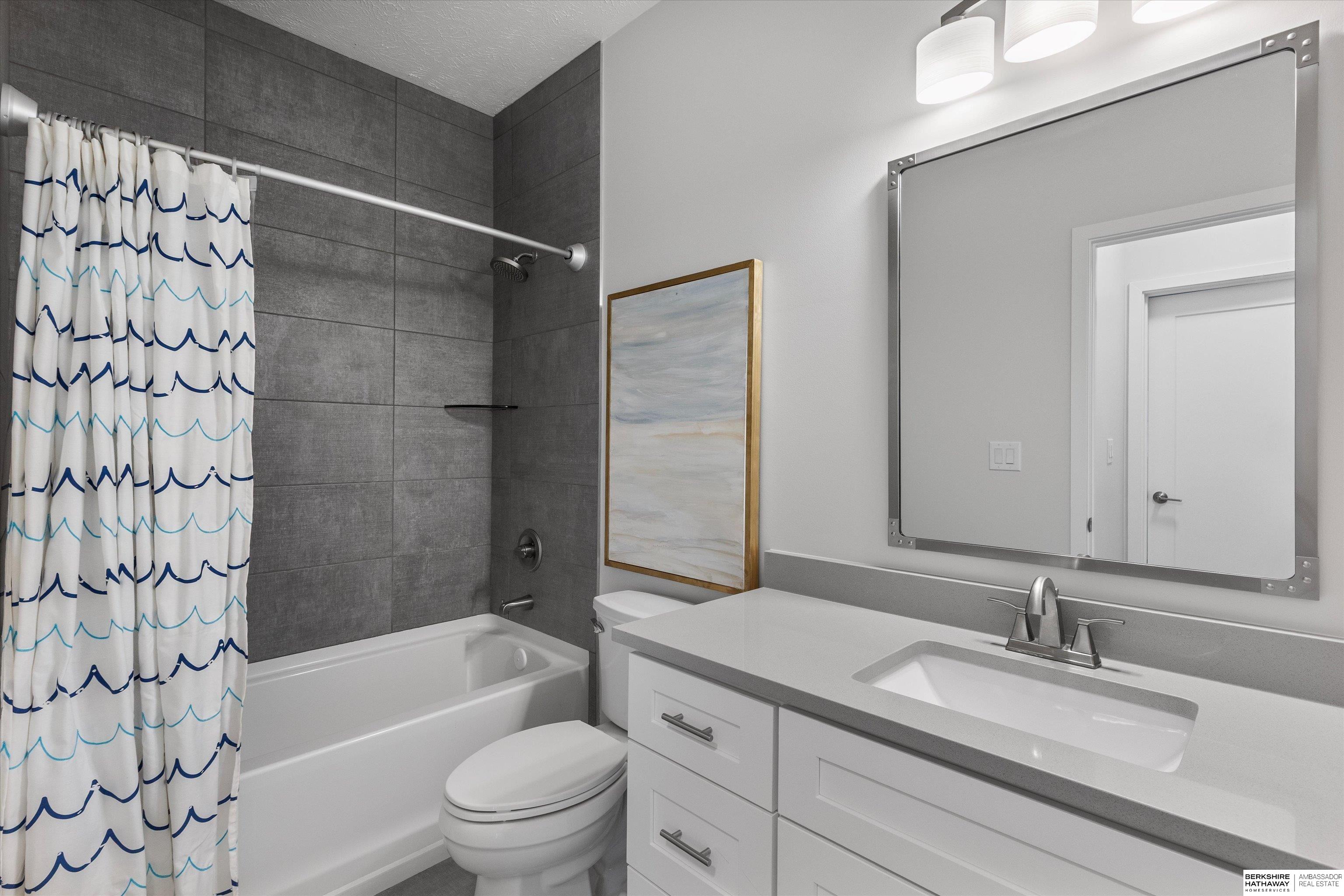 Omaha, Nebraska 68116, United States, 2 Bedrooms Bedrooms, ,2 BathroomsBathrooms,Residential,Pending,223948