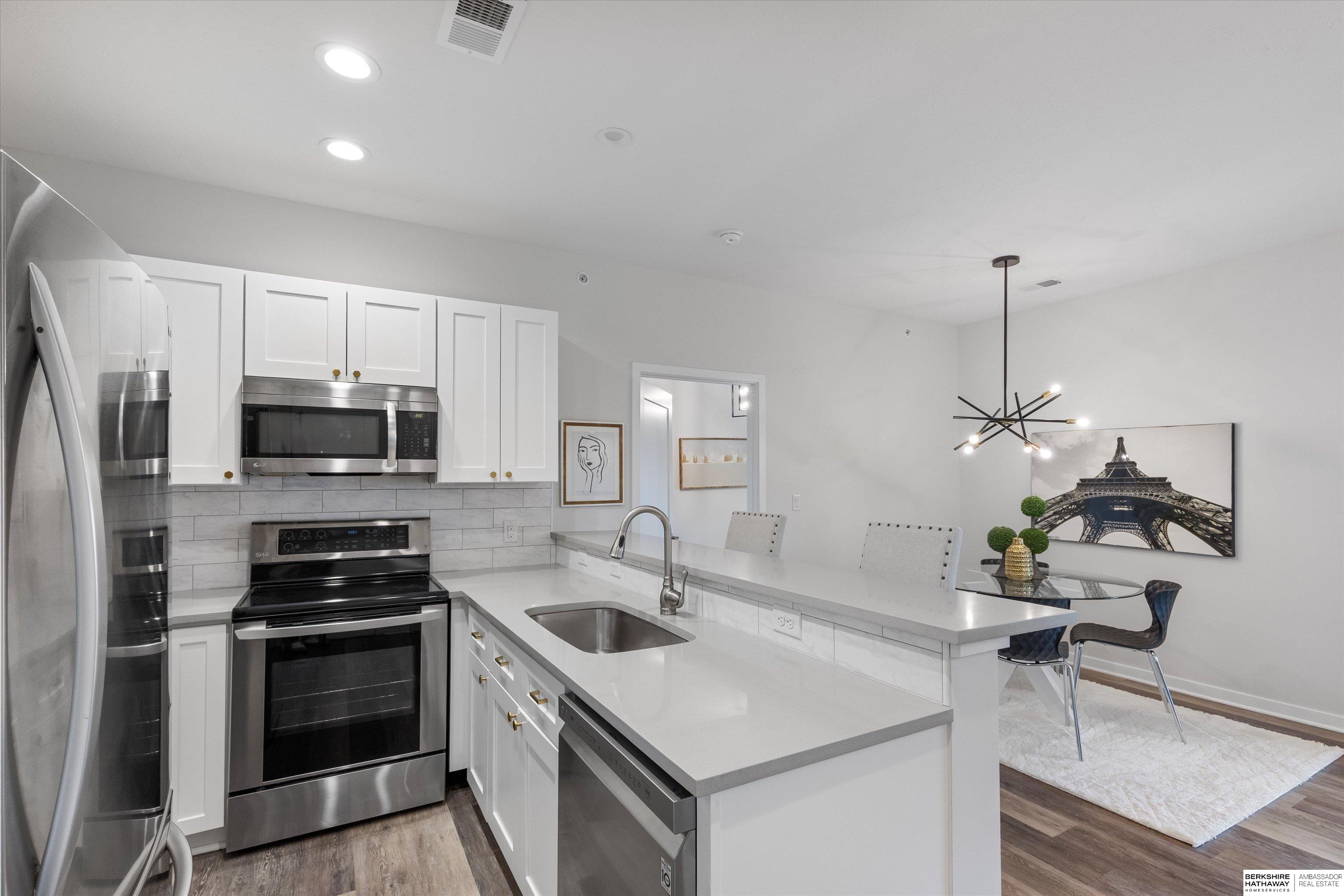 Omaha, Nebraska 68116, United States, 2 Bedrooms Bedrooms, ,2 BathroomsBathrooms,Residential,Pending,223948