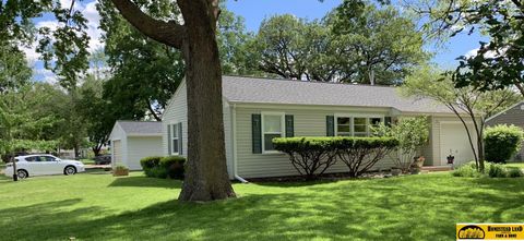Photo of 1325 Monroe Street, Beatrice, NE 68310 (MLS # 22614026)