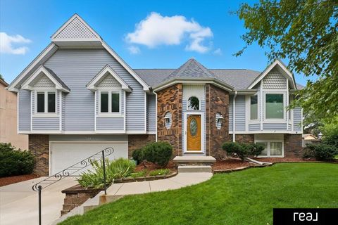 Photo of 309 S Fillmore Street, Papillion, NE 68046 (MLS # 22528811)