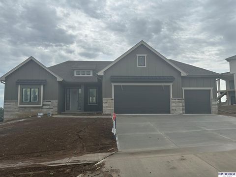 Photo of 10011 Laramie Street, Papillion, NE 68046 (MLS # 22430703)
