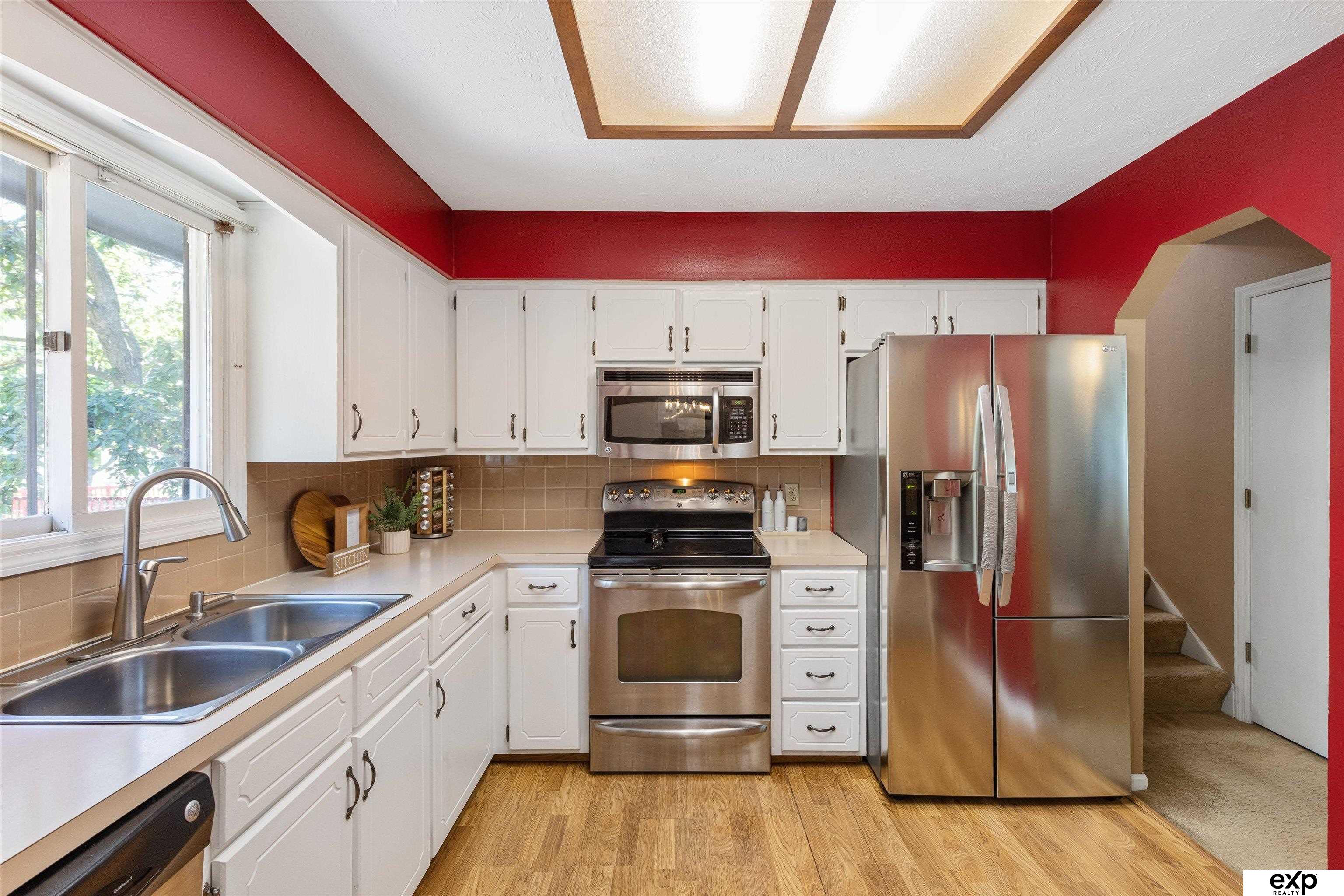 Omaha, Nebraska 68164, United States, 3 Bedrooms Bedrooms, ,2 BathroomsBathrooms,Residential,Pending,151215