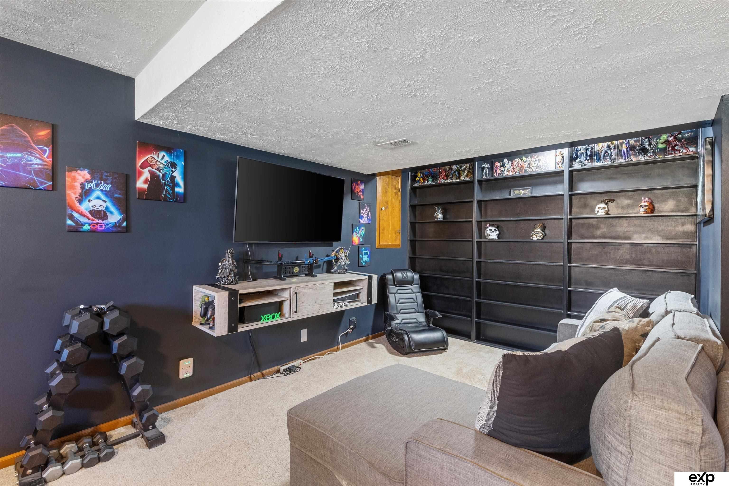 Omaha, Nebraska 68164, United States, 3 Bedrooms Bedrooms, ,2 BathroomsBathrooms,Residential,Pending,151215