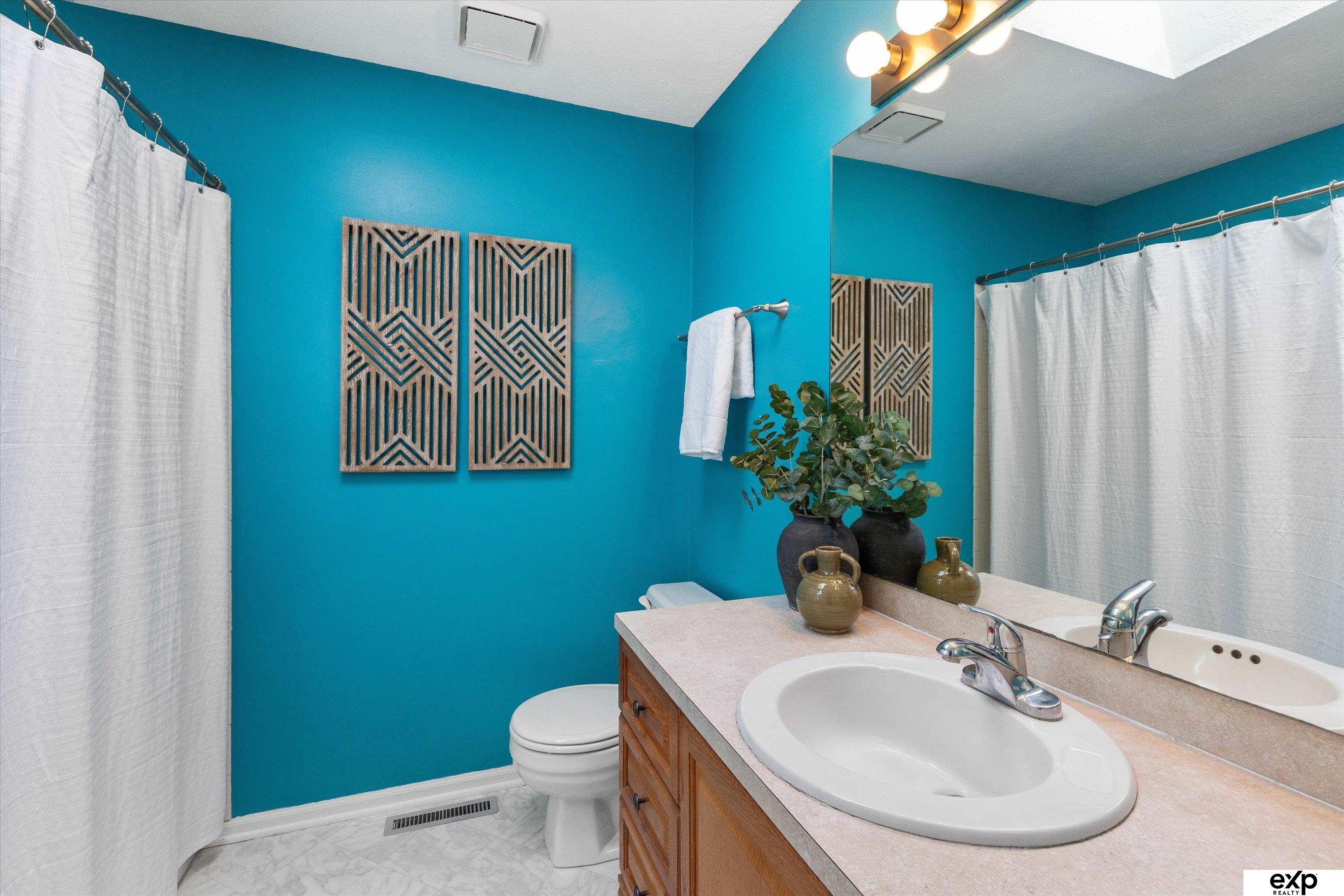 Omaha, Nebraska 68164, United States, 3 Bedrooms Bedrooms, ,2 BathroomsBathrooms,Residential,Pending,151215