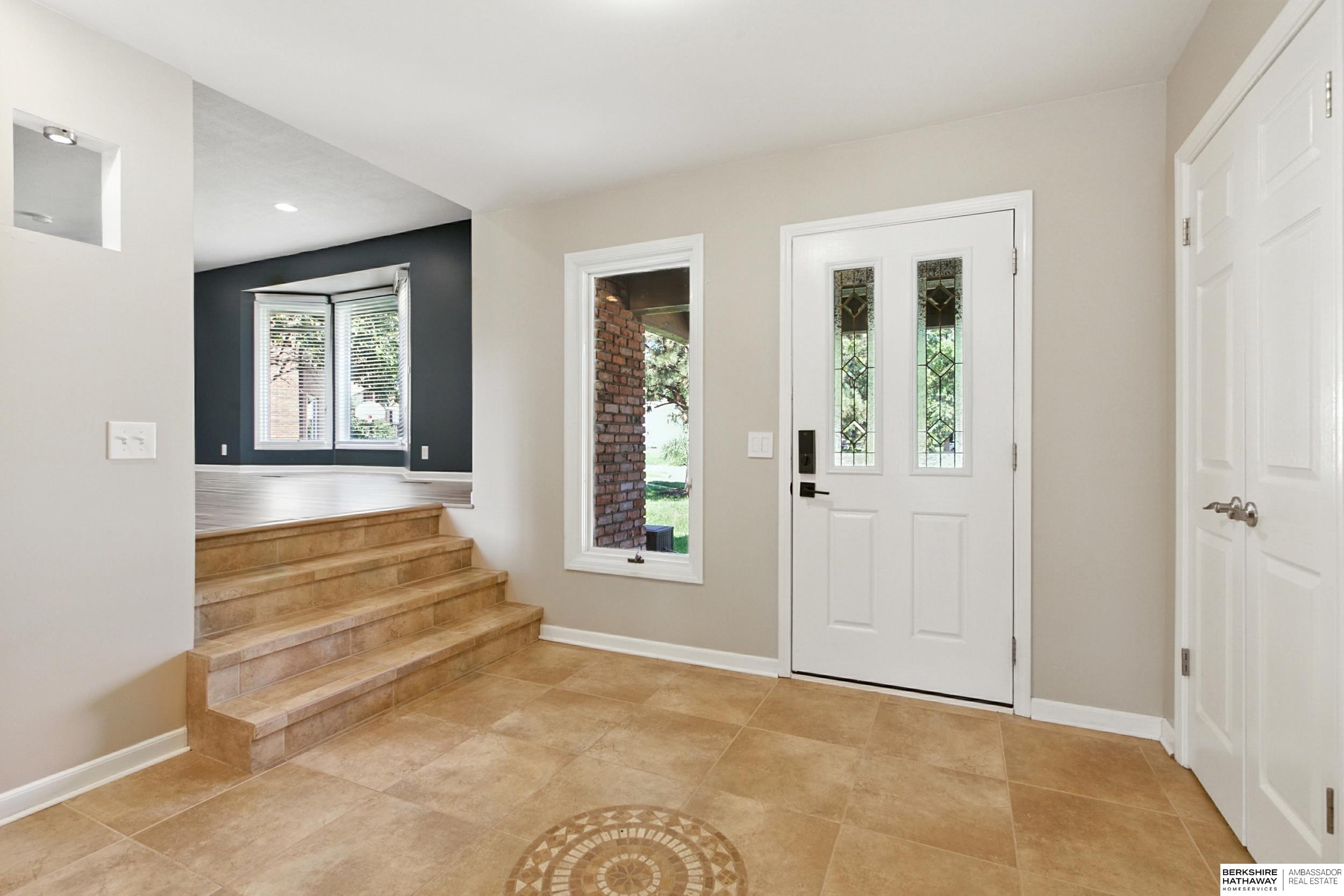 Lincoln, Nebraska 68506, United States, 4 Bedrooms Bedrooms, ,3 BathroomsBathrooms,Residential,Active,192121