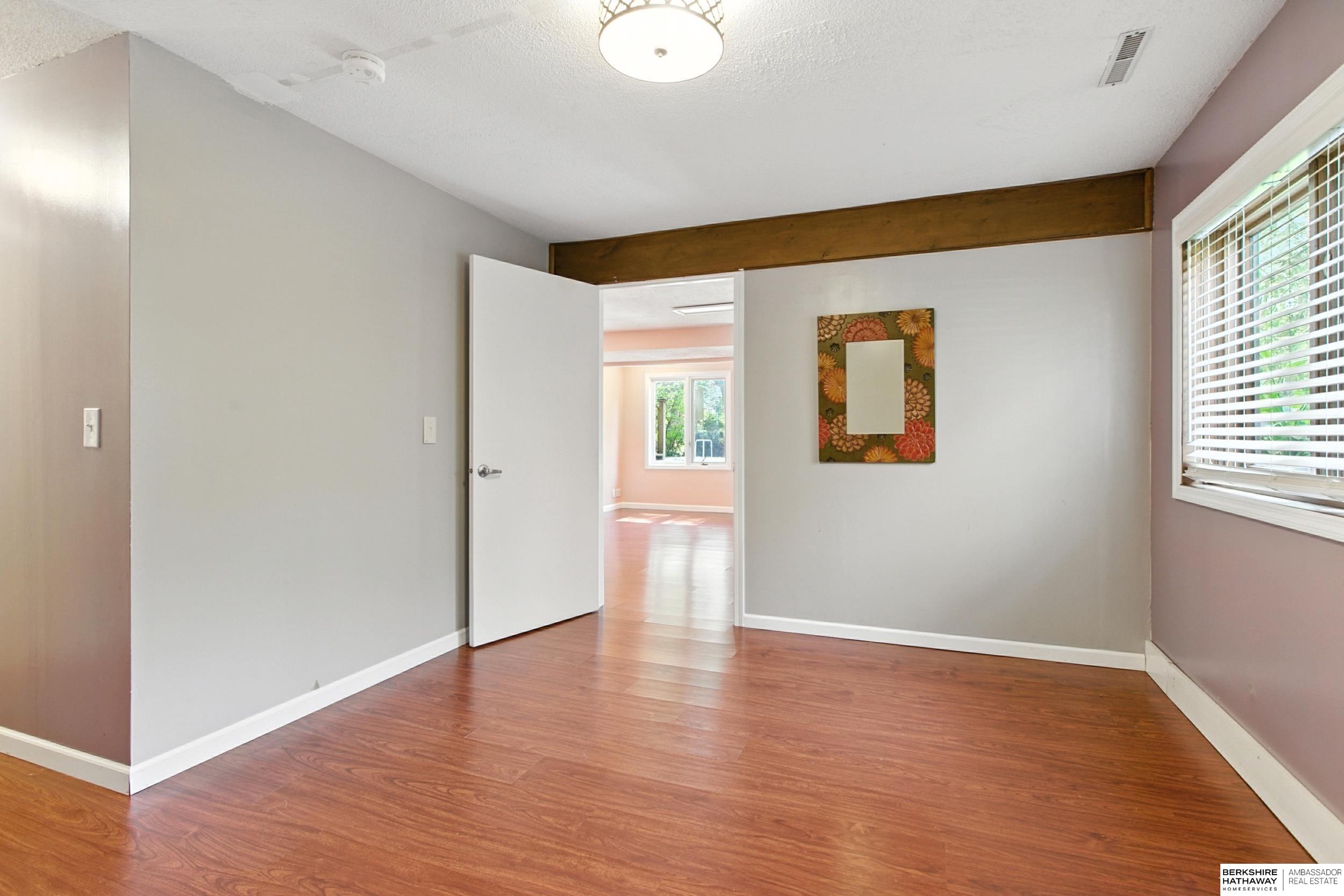 Lincoln, Nebraska 68506, United States, 4 Bedrooms Bedrooms, ,3 BathroomsBathrooms,Residential,Active,192121