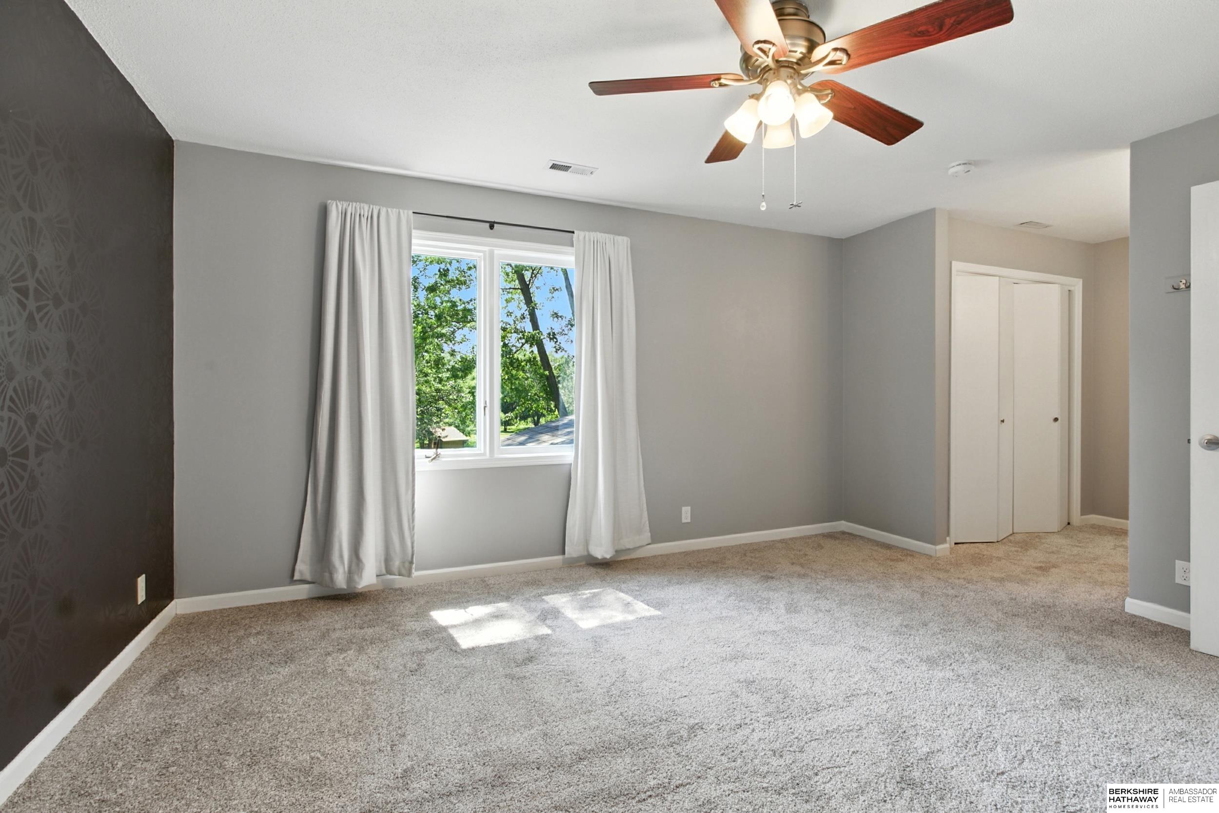 Lincoln, Nebraska 68506, United States, 4 Bedrooms Bedrooms, ,3 BathroomsBathrooms,Residential,Active,192121