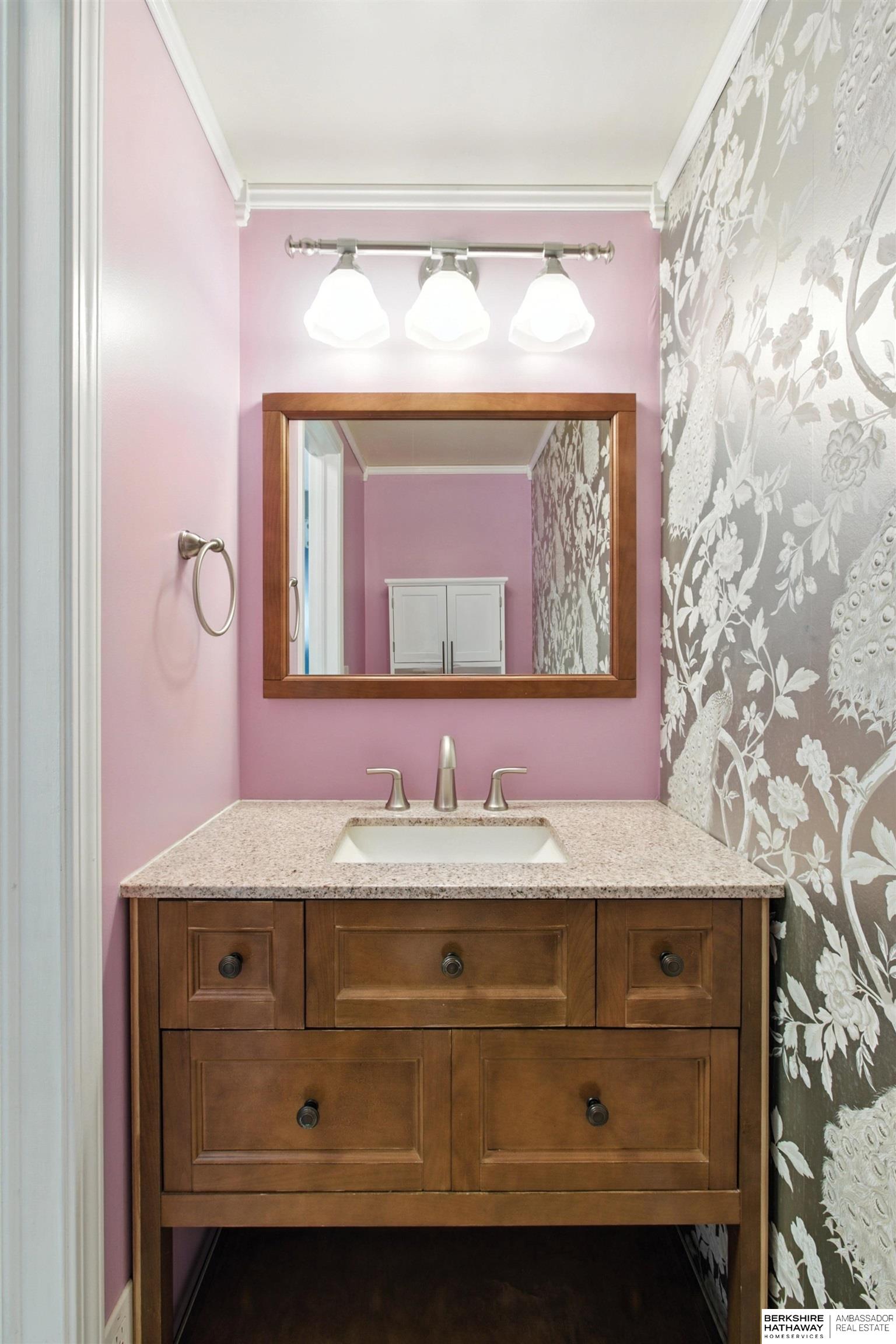 Lincoln, Nebraska 68506, United States, 4 Bedrooms Bedrooms, ,3 BathroomsBathrooms,Residential,Active,192121