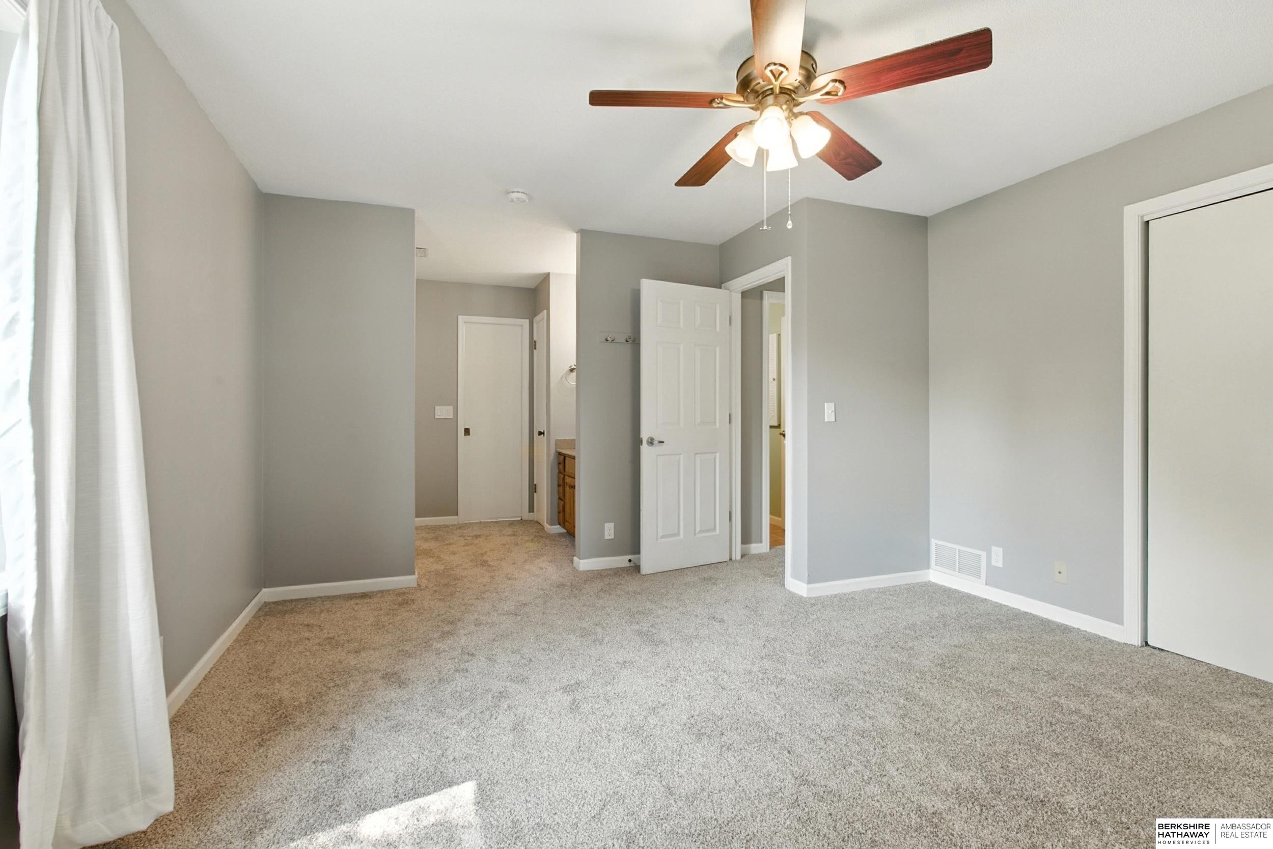 Lincoln, Nebraska 68506, United States, 4 Bedrooms Bedrooms, ,3 BathroomsBathrooms,Residential,Active,192121