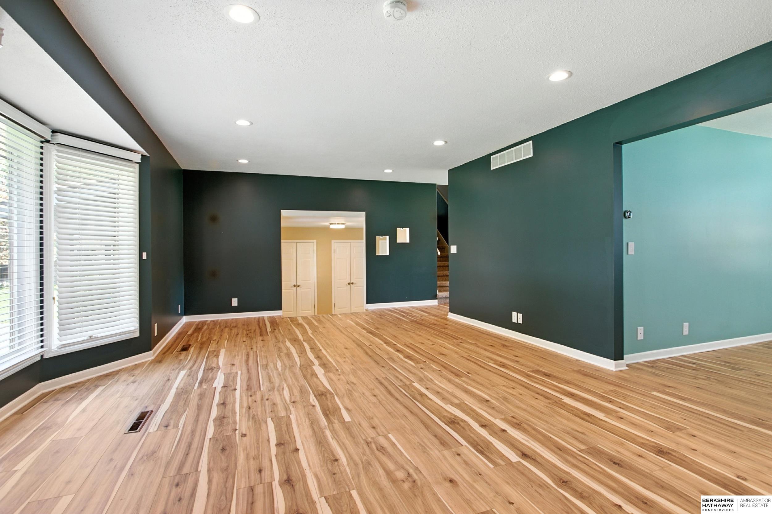 Lincoln, Nebraska 68506, United States, 4 Bedrooms Bedrooms, ,3 BathroomsBathrooms,Residential,Active,192121