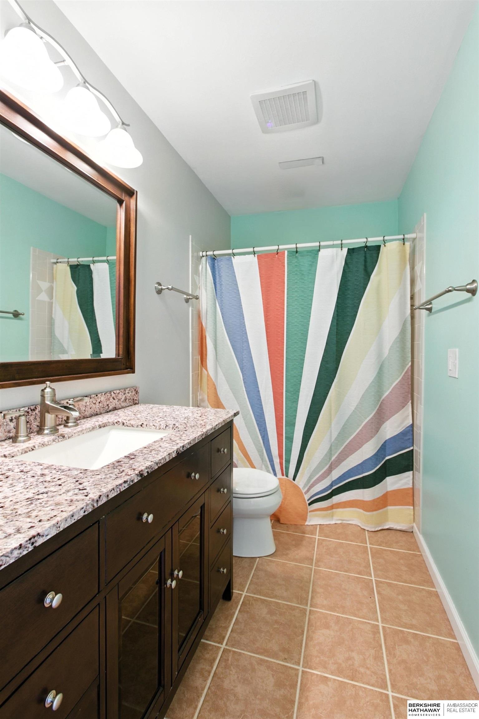 Lincoln, Nebraska 68506, United States, 4 Bedrooms Bedrooms, ,3 BathroomsBathrooms,Residential,Active,192121