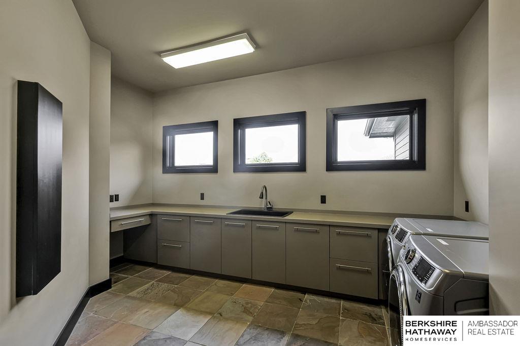 Elkhorn, Nebraska 68022, United States, 4 Bedrooms Bedrooms, ,3 BathroomsBathrooms,Residential,Pending,183630