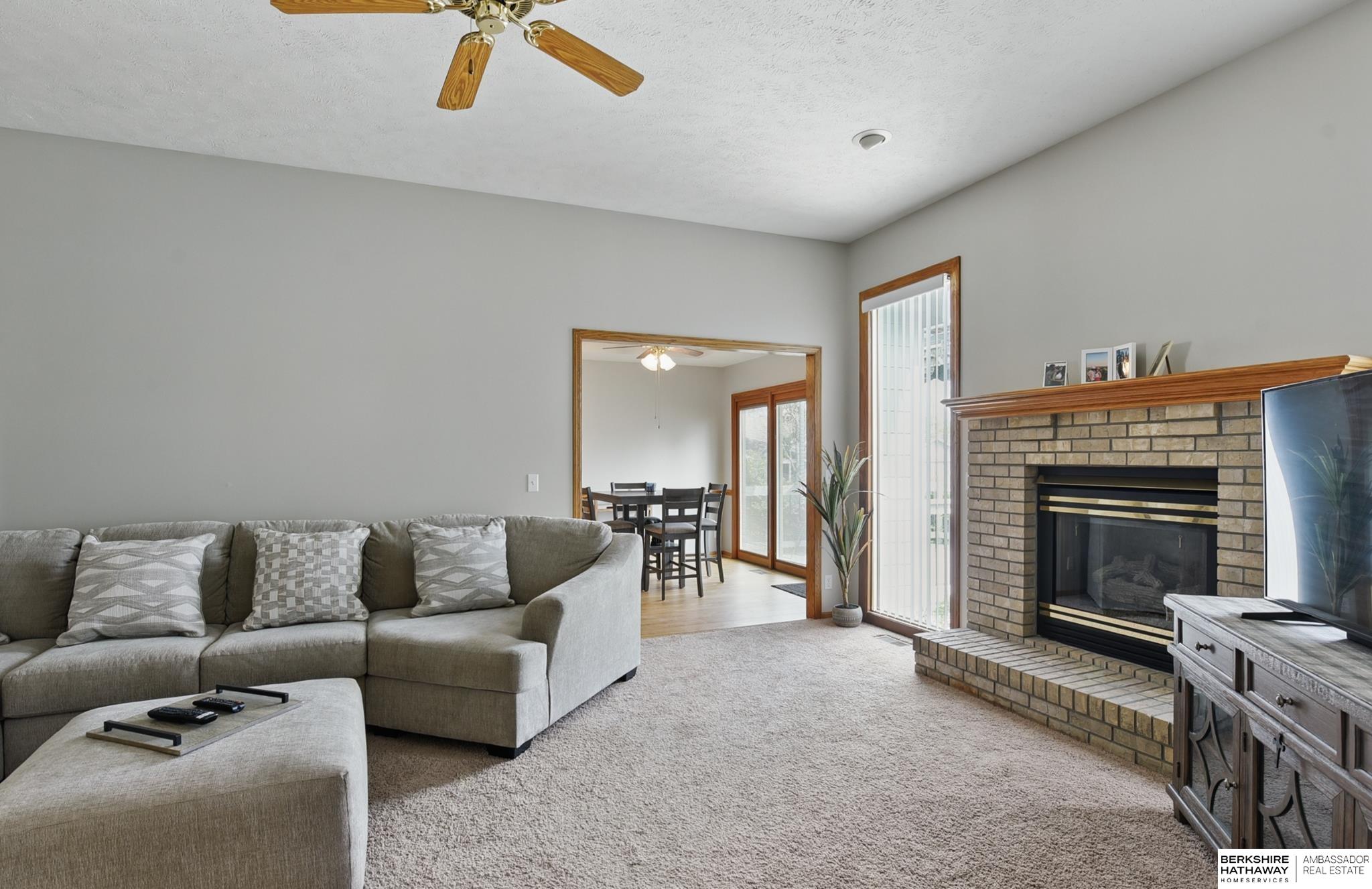 Omaha, Nebraska 68164, United States, 2 Bedrooms Bedrooms, ,3 BathroomsBathrooms,Residential,Pending,125037