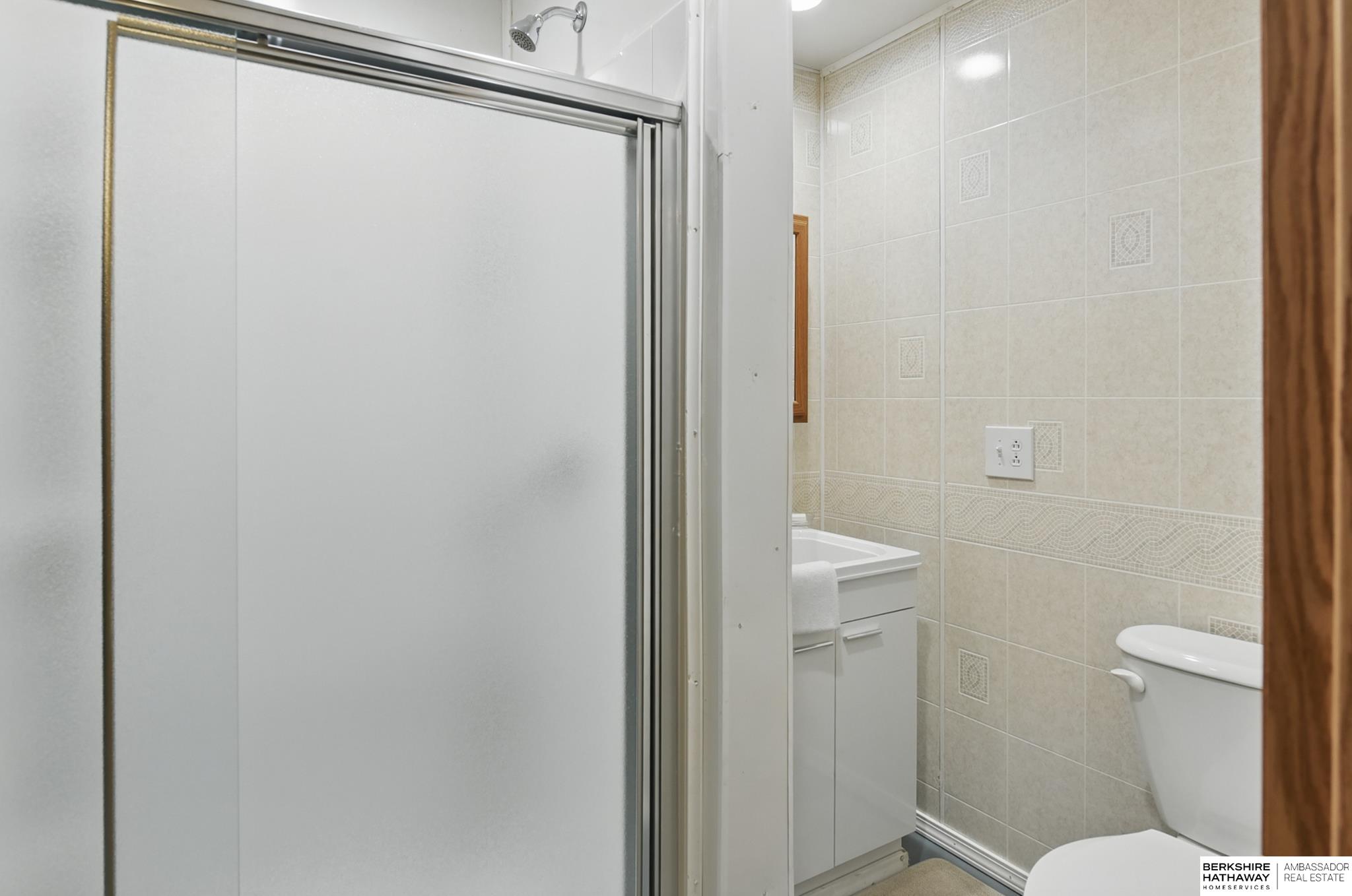 Omaha, Nebraska 68164, United States, 2 Bedrooms Bedrooms, ,3 BathroomsBathrooms,Residential,Pending,125037