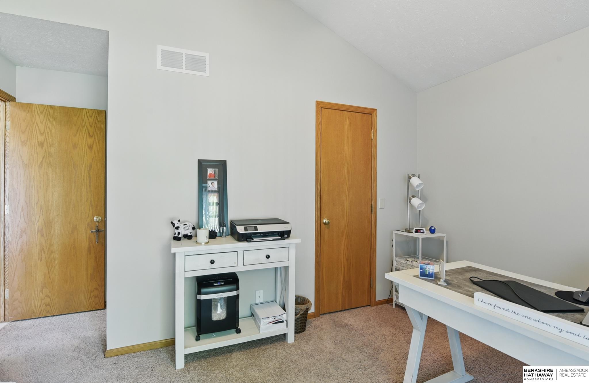 Omaha, Nebraska 68164, United States, 2 Bedrooms Bedrooms, ,3 BathroomsBathrooms,Residential,Pending,125037