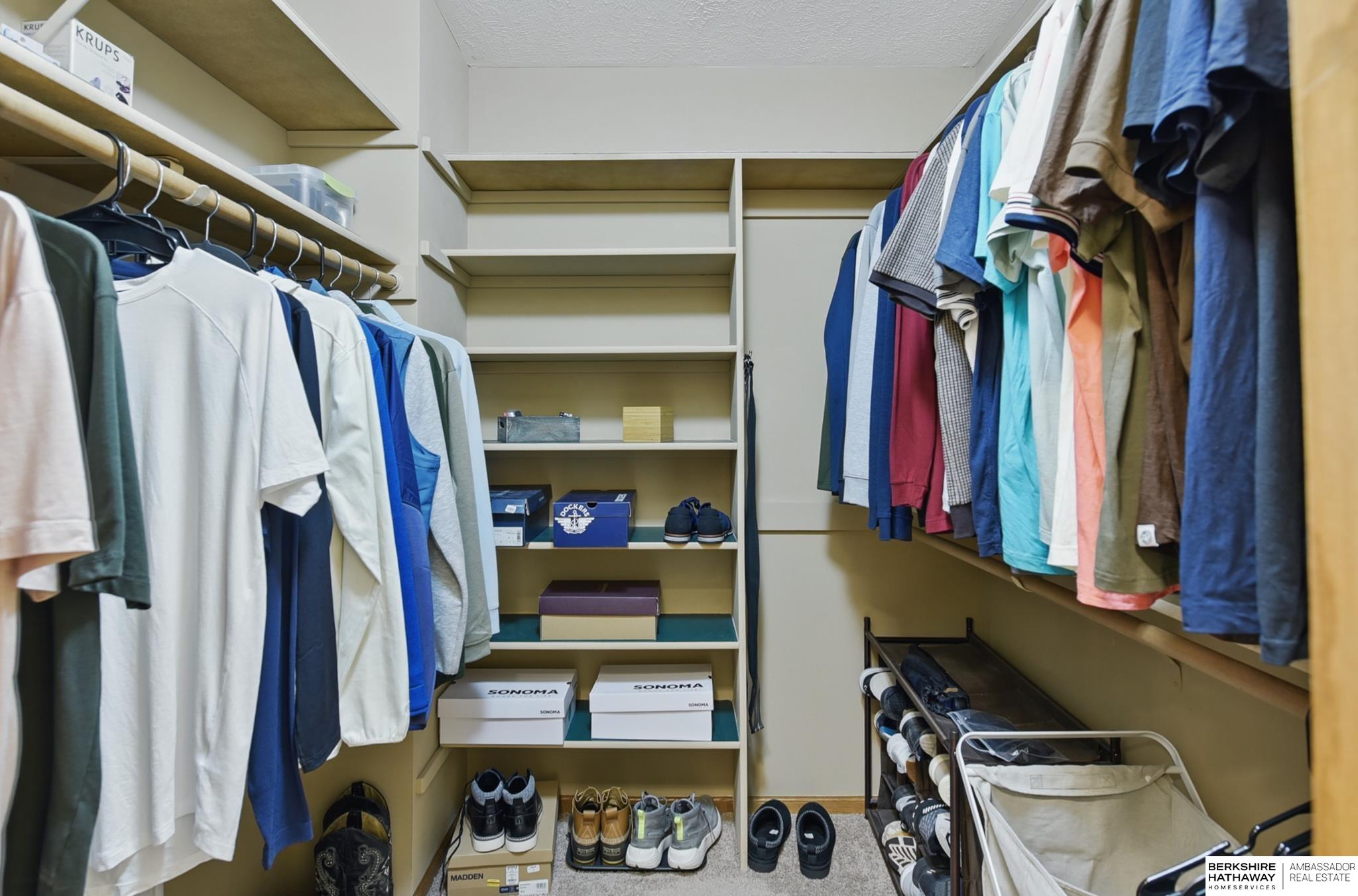 Omaha, Nebraska 68164, United States, 2 Bedrooms Bedrooms, ,3 BathroomsBathrooms,Residential,Pending,125037