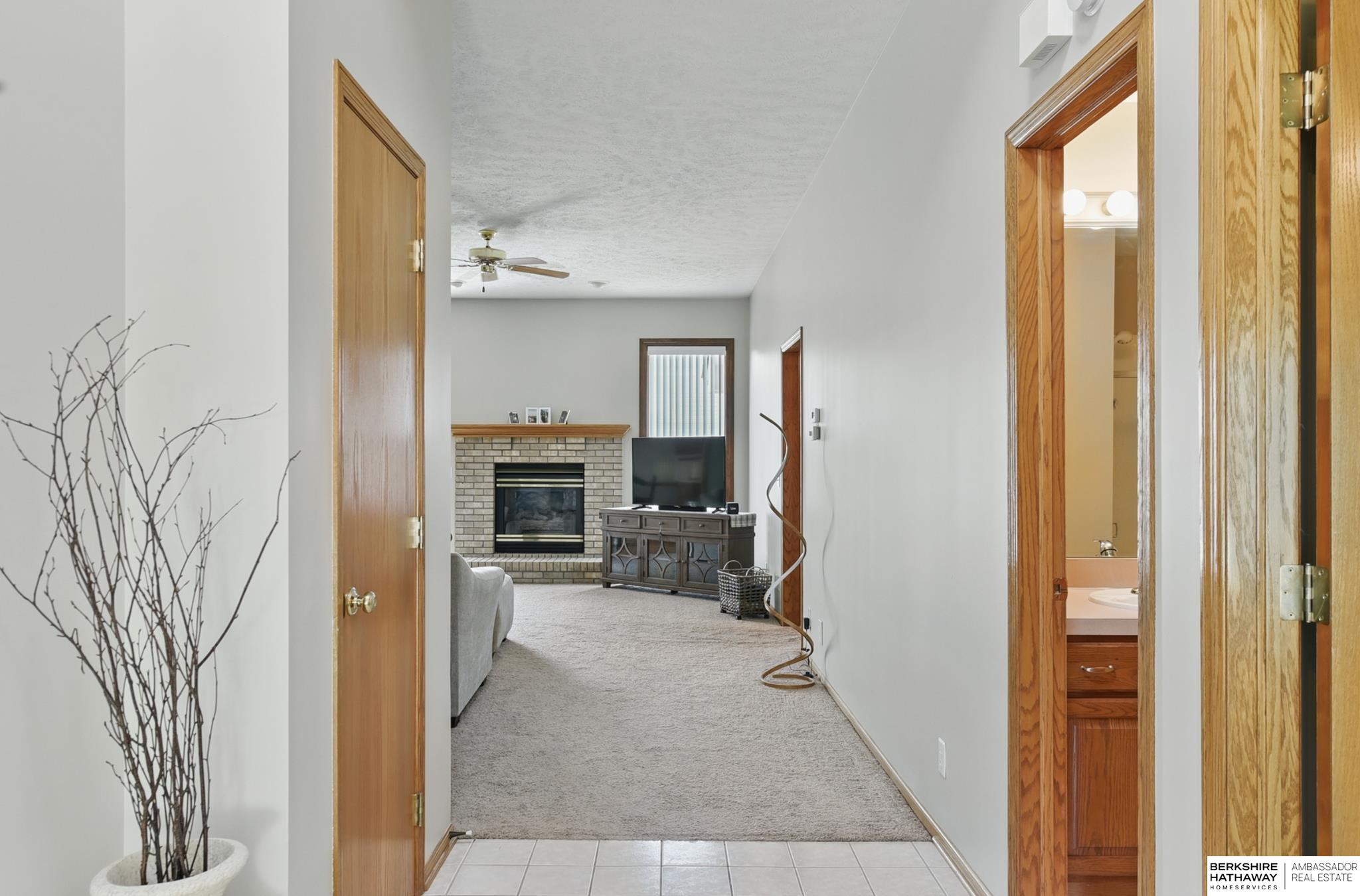 Omaha, Nebraska 68164, United States, 2 Bedrooms Bedrooms, ,3 BathroomsBathrooms,Residential,Pending,125037