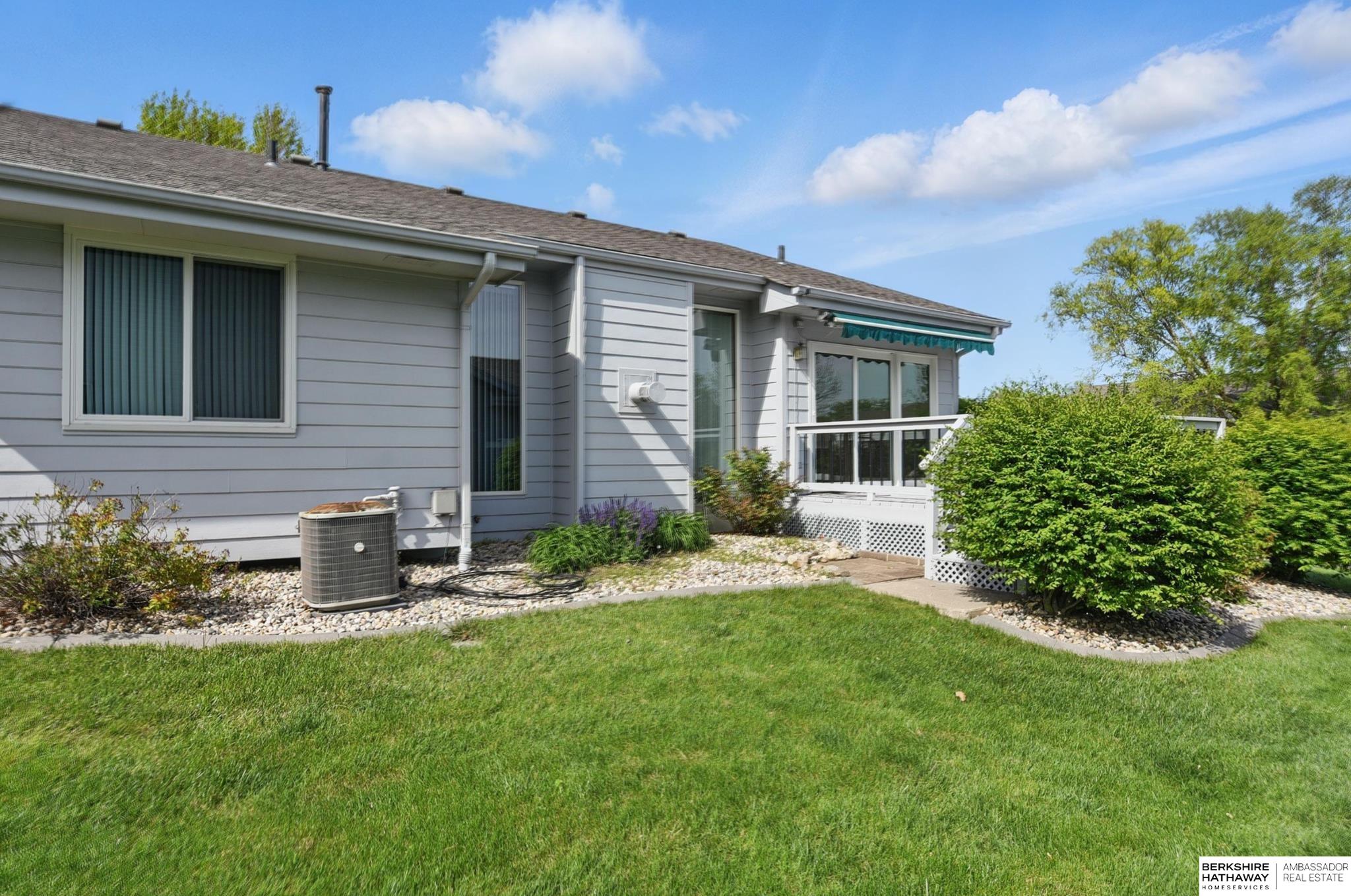 Omaha, Nebraska 68164, United States, 2 Bedrooms Bedrooms, ,3 BathroomsBathrooms,Residential,Pending,125037