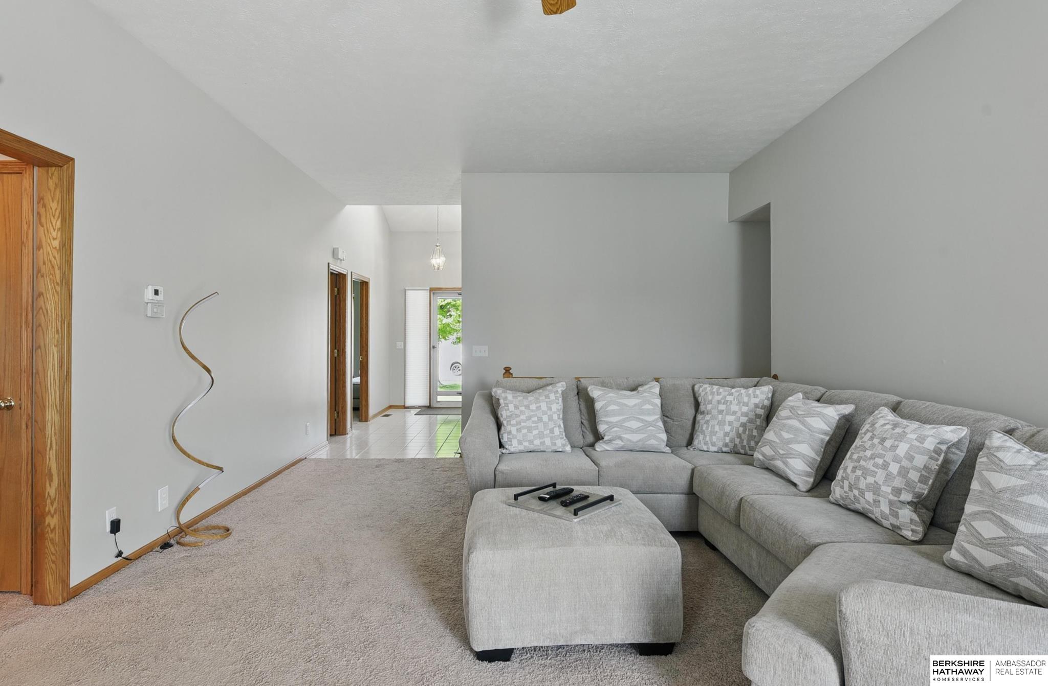 Omaha, Nebraska 68164, United States, 2 Bedrooms Bedrooms, ,3 BathroomsBathrooms,Residential,Pending,125037