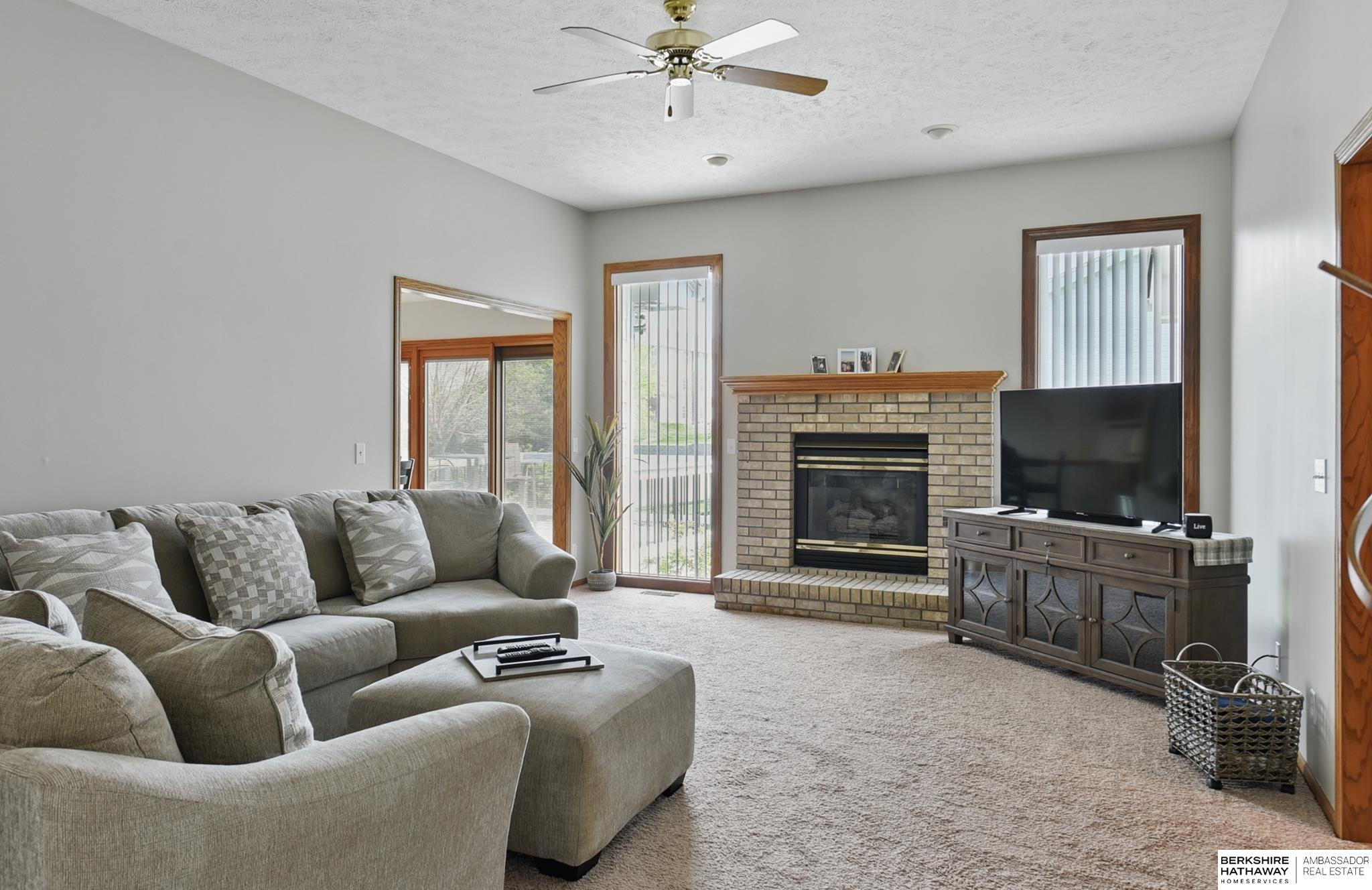 Omaha, Nebraska 68164, United States, 2 Bedrooms Bedrooms, ,3 BathroomsBathrooms,Residential,Pending,125037