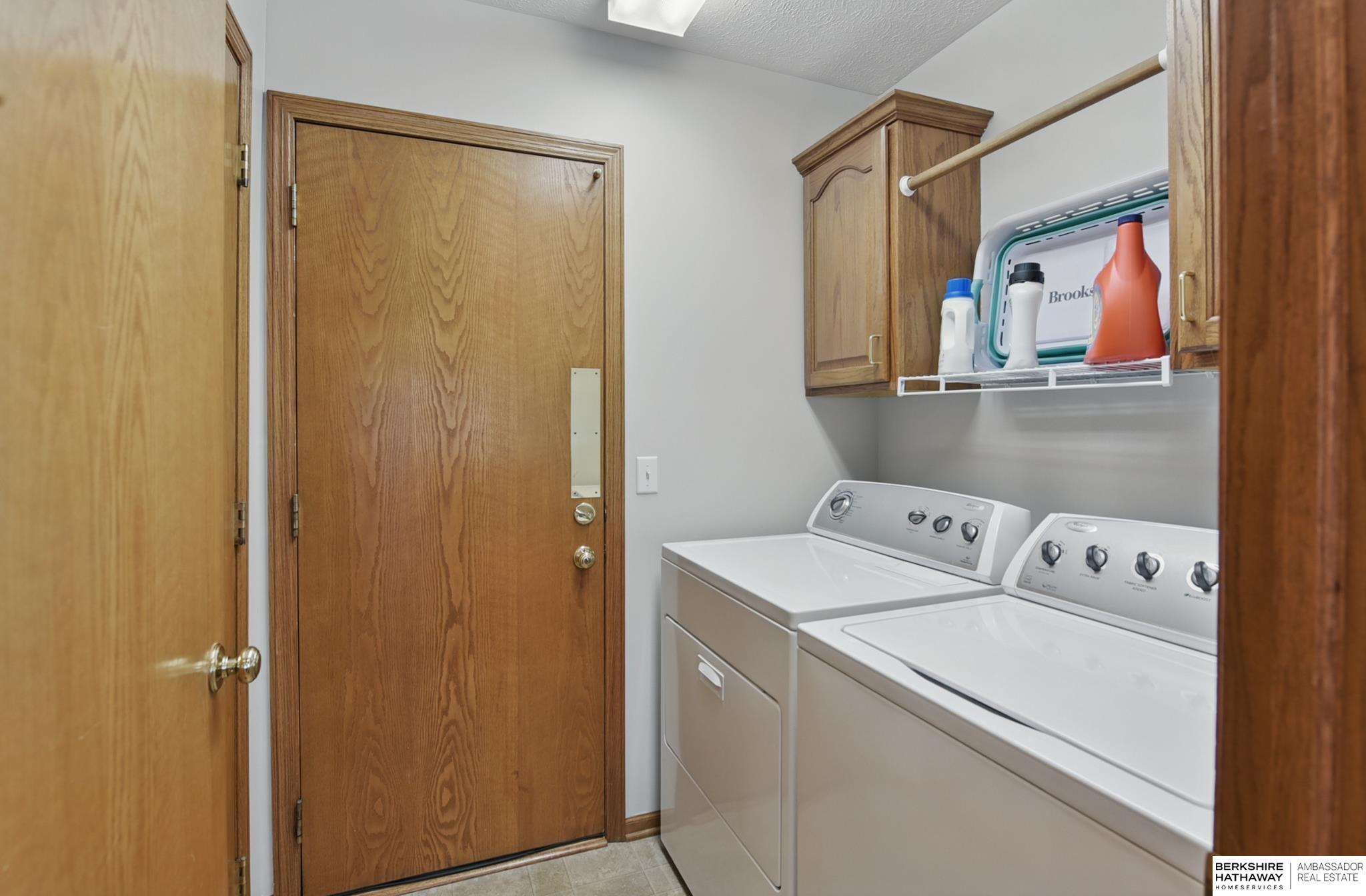 Omaha, Nebraska 68164, United States, 2 Bedrooms Bedrooms, ,3 BathroomsBathrooms,Residential,Pending,125037