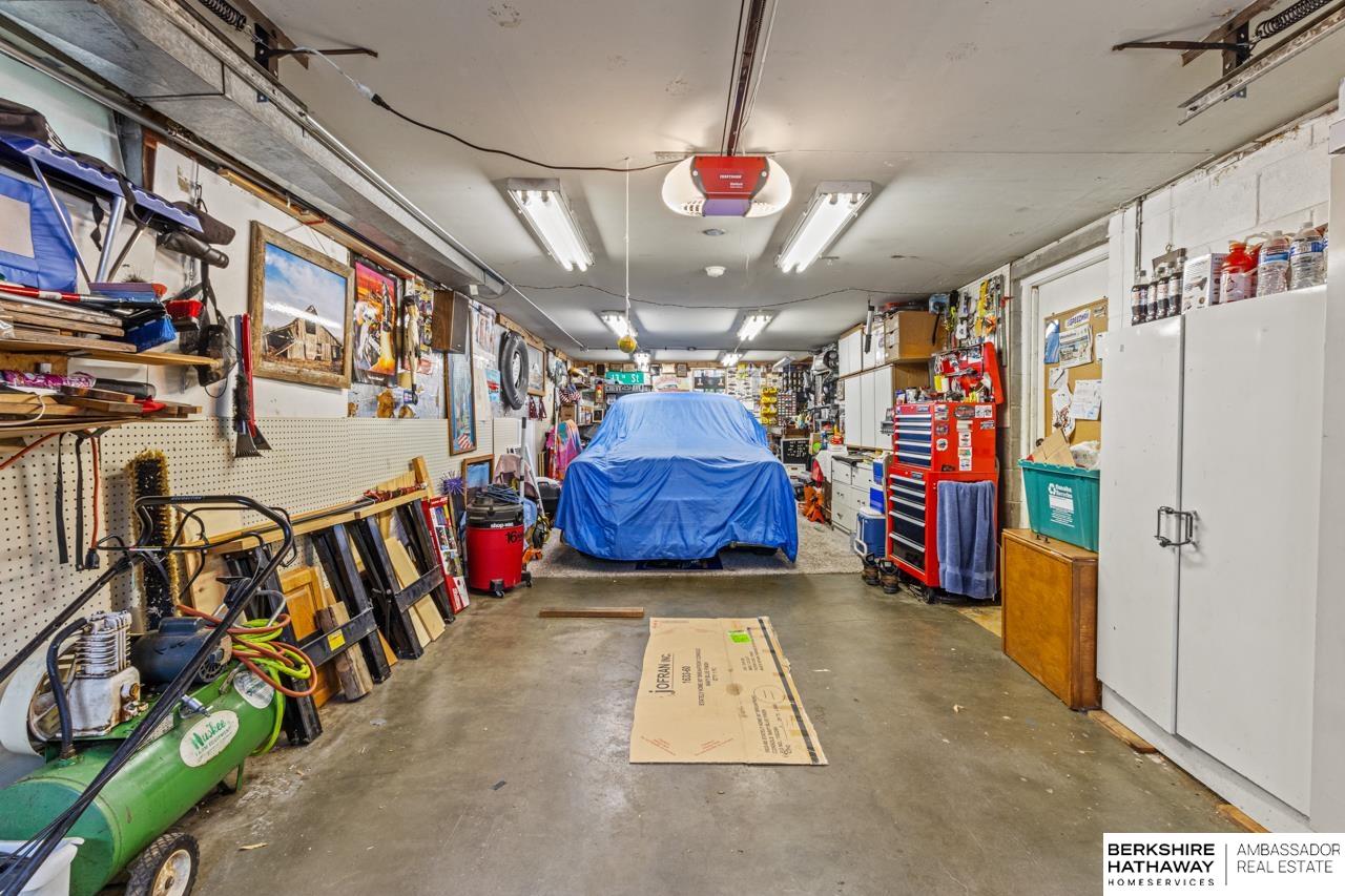 Omaha, Nebraska 68124, United States, 3 Bedrooms Bedrooms, ,2 BathroomsBathrooms,Residential,Active,178379