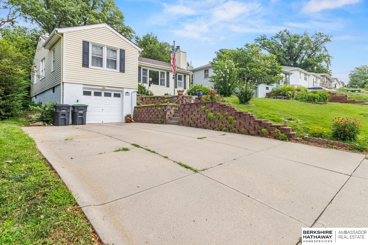 Omaha, Nebraska 68124, United States, 3 Bedrooms Bedrooms, ,2 BathroomsBathrooms,Residential,Active,178379