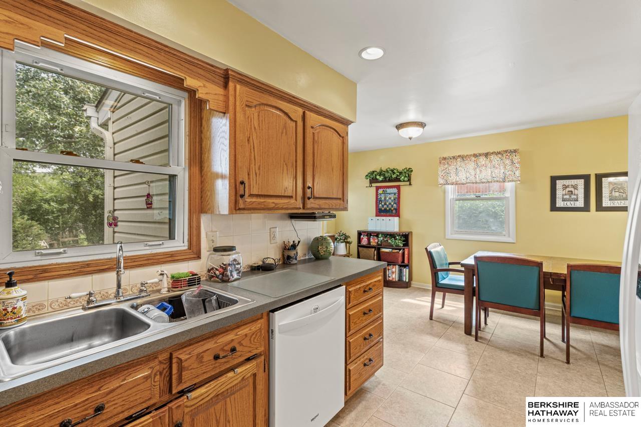 Omaha, Nebraska 68124, United States, 3 Bedrooms Bedrooms, ,2 BathroomsBathrooms,Residential,Active,178379