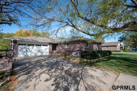 Photo of 421 Haverford Drive, Lincoln, NE 68510 (MLS # 22603010)