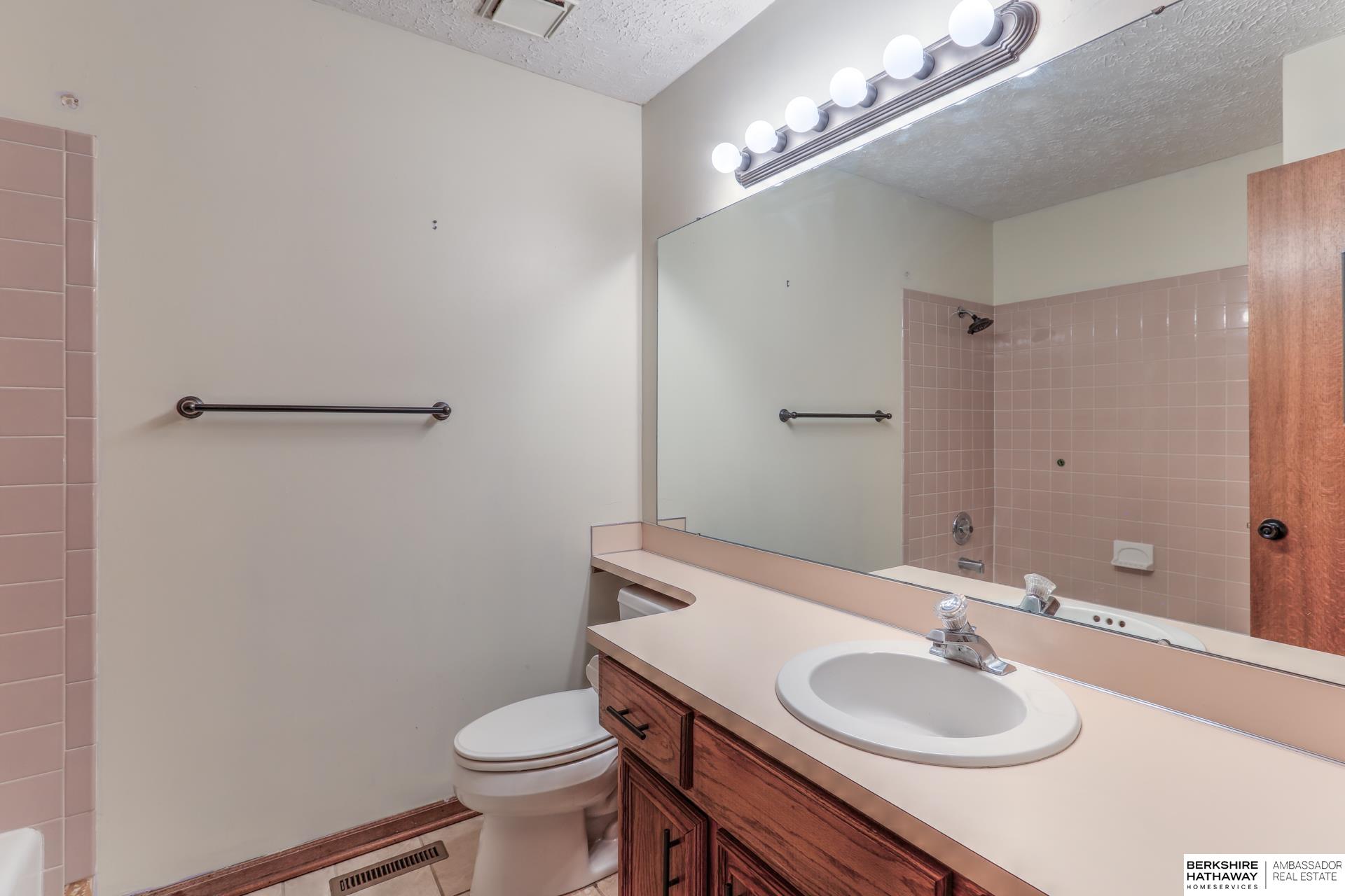 Omaha, Nebraska 68137, United States, 4 Bedrooms Bedrooms, ,3 BathroomsBathrooms,Residential,Active,243436