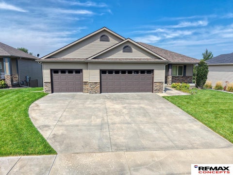Photo of 7321 Hidden Valley Drive, Lincoln, NE 68526 (MLS # 22624735)