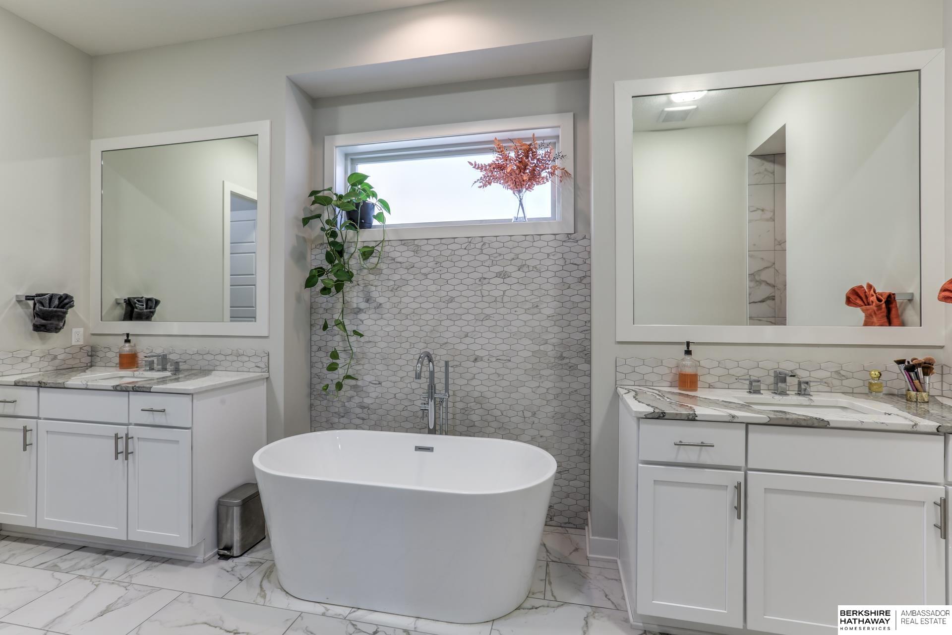 Omaha, Nebraska 68022, United States, 4 Bedrooms Bedrooms, ,3 BathroomsBathrooms,Residential,Active,240665