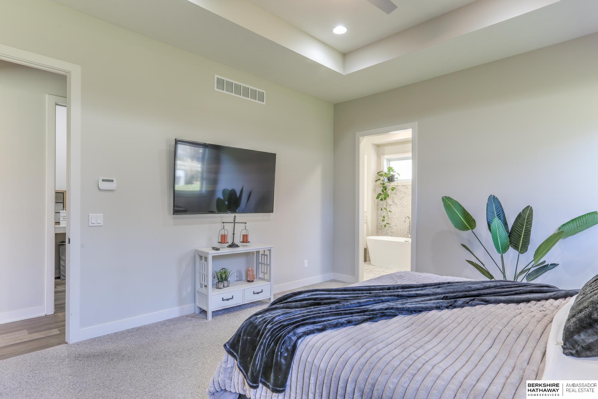 Omaha, Nebraska 68022, United States, 4 Bedrooms Bedrooms, ,3 BathroomsBathrooms,Residential,Active,240665