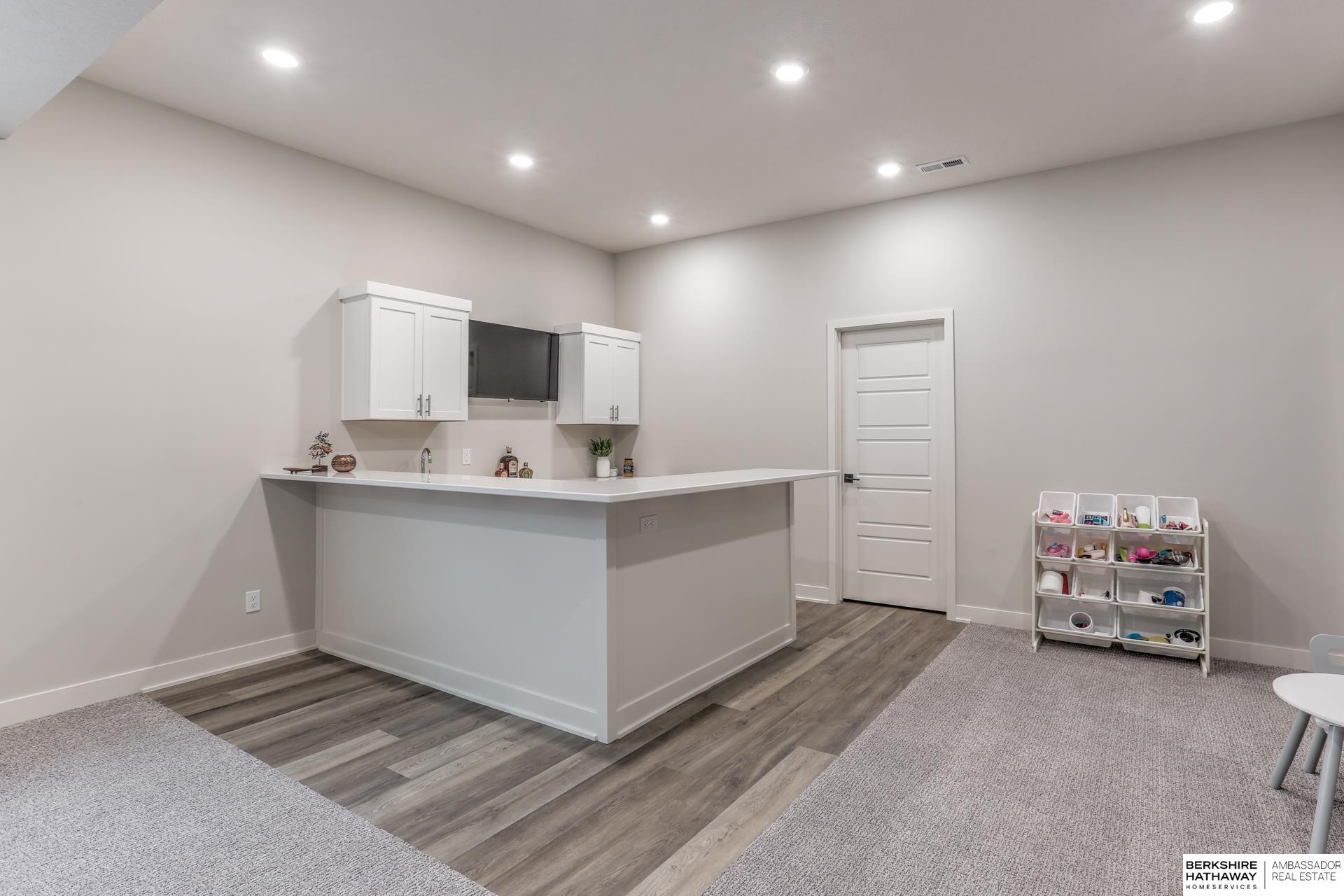 Omaha, Nebraska 68022, United States, 4 Bedrooms Bedrooms, ,3 BathroomsBathrooms,Residential,Active,240665