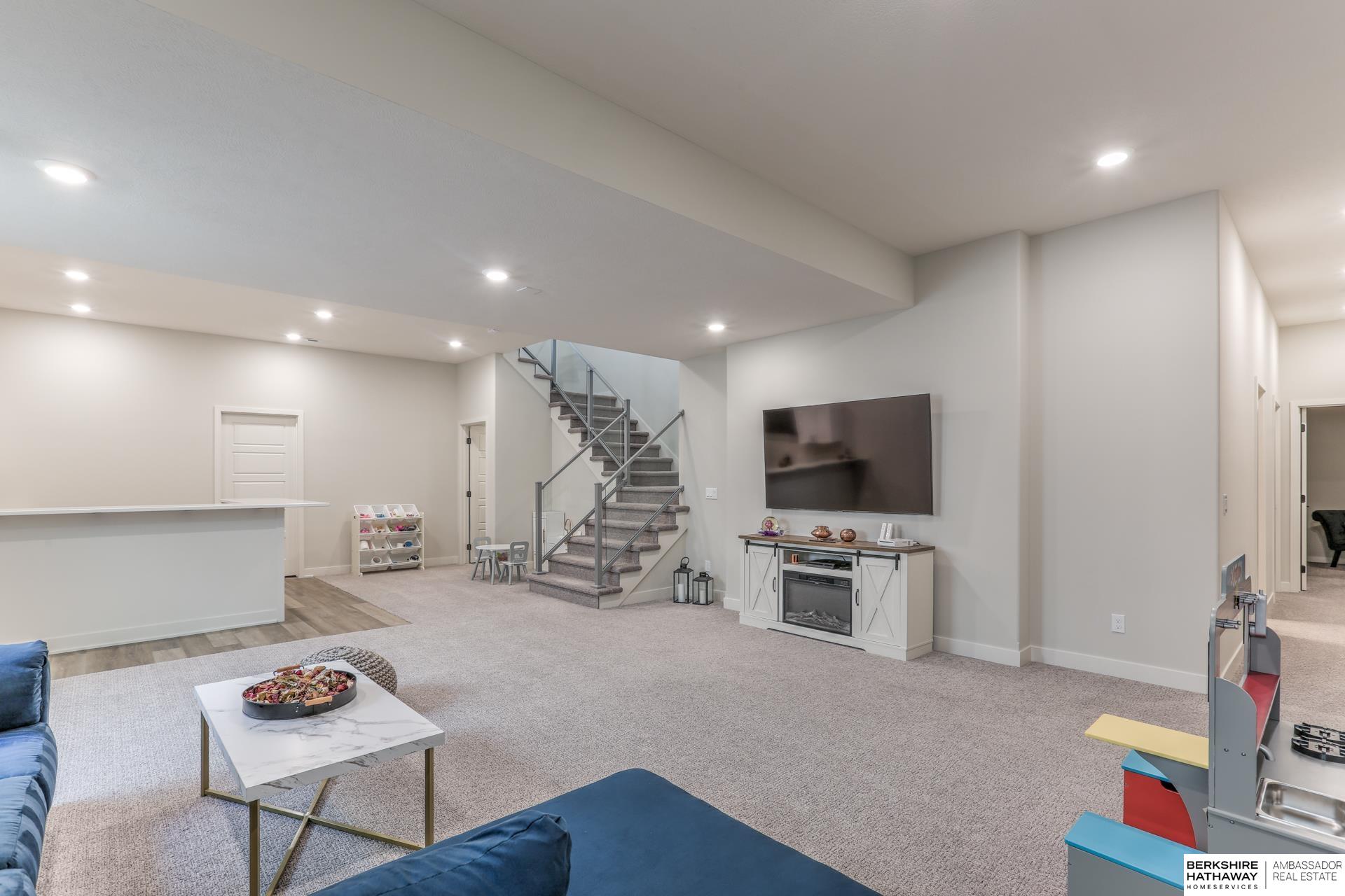 Omaha, Nebraska 68022, United States, 4 Bedrooms Bedrooms, ,3 BathroomsBathrooms,Residential,Active,240665