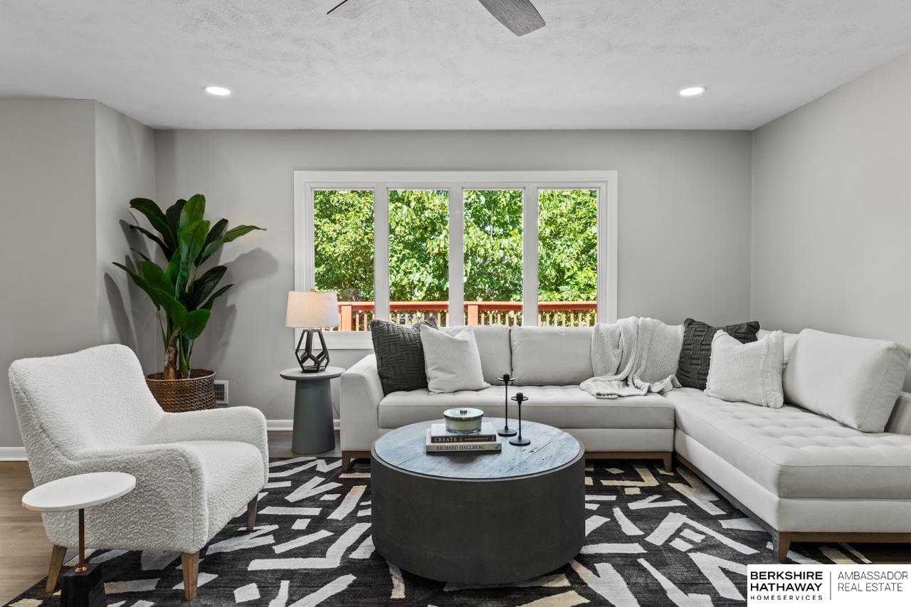 Omaha, Nebraska 68124, United States, 4 Bedrooms Bedrooms, ,3 BathroomsBathrooms,Residential,Active,156014