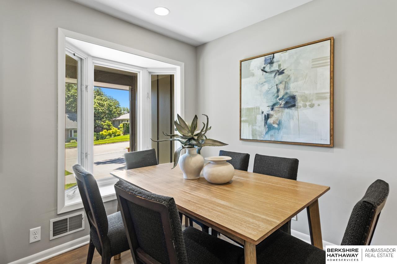 Omaha, Nebraska 68124, United States, 4 Bedrooms Bedrooms, ,3 BathroomsBathrooms,Residential,Active,156014