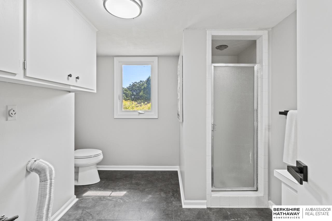 Omaha, Nebraska 68124, United States, 4 Bedrooms Bedrooms, ,3 BathroomsBathrooms,Residential,Active,156014