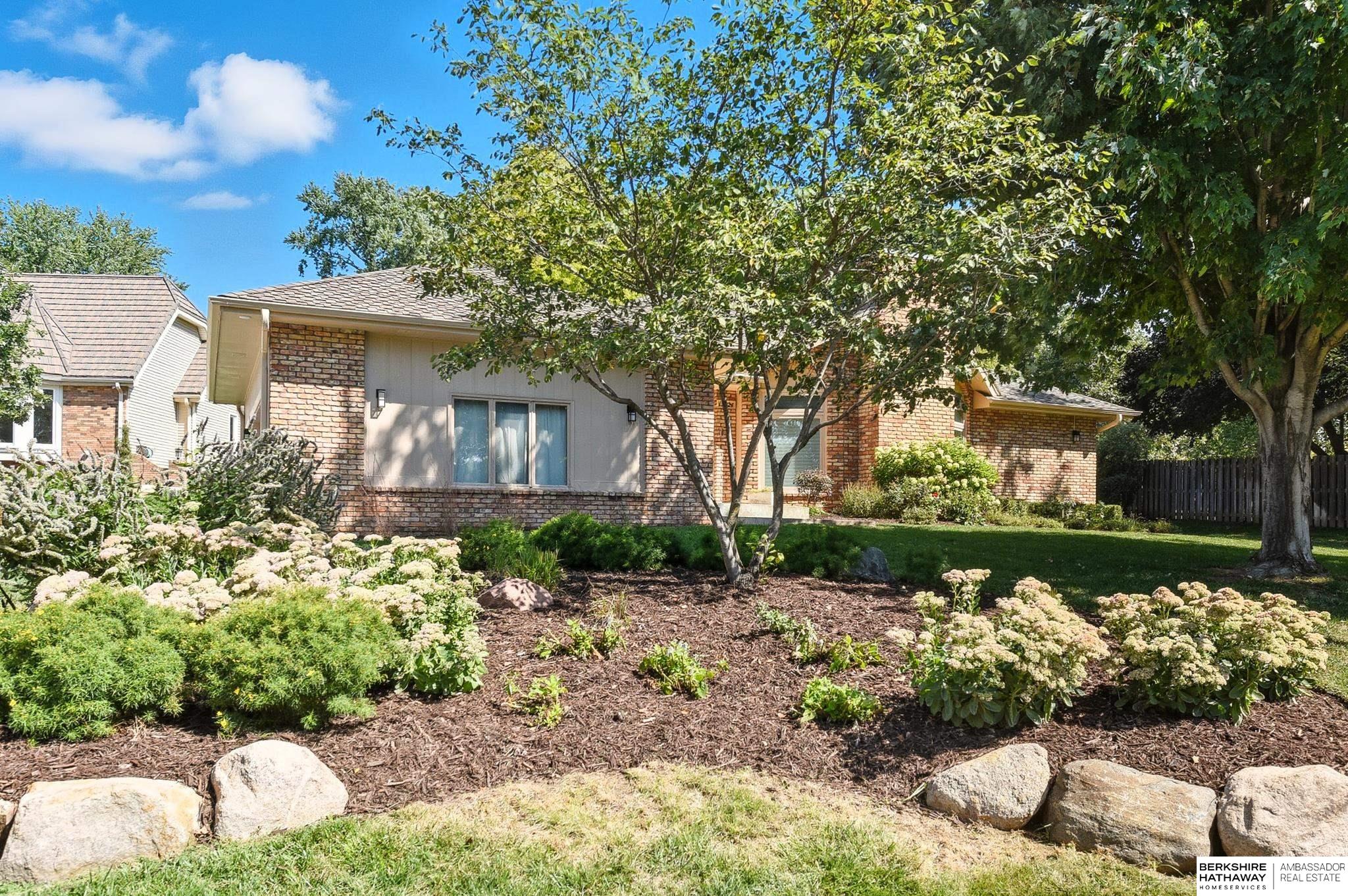 Omaha, Nebraska 68154, United States, 4 Bedrooms Bedrooms, ,2 BathroomsBathrooms,Residential,Pending,213045