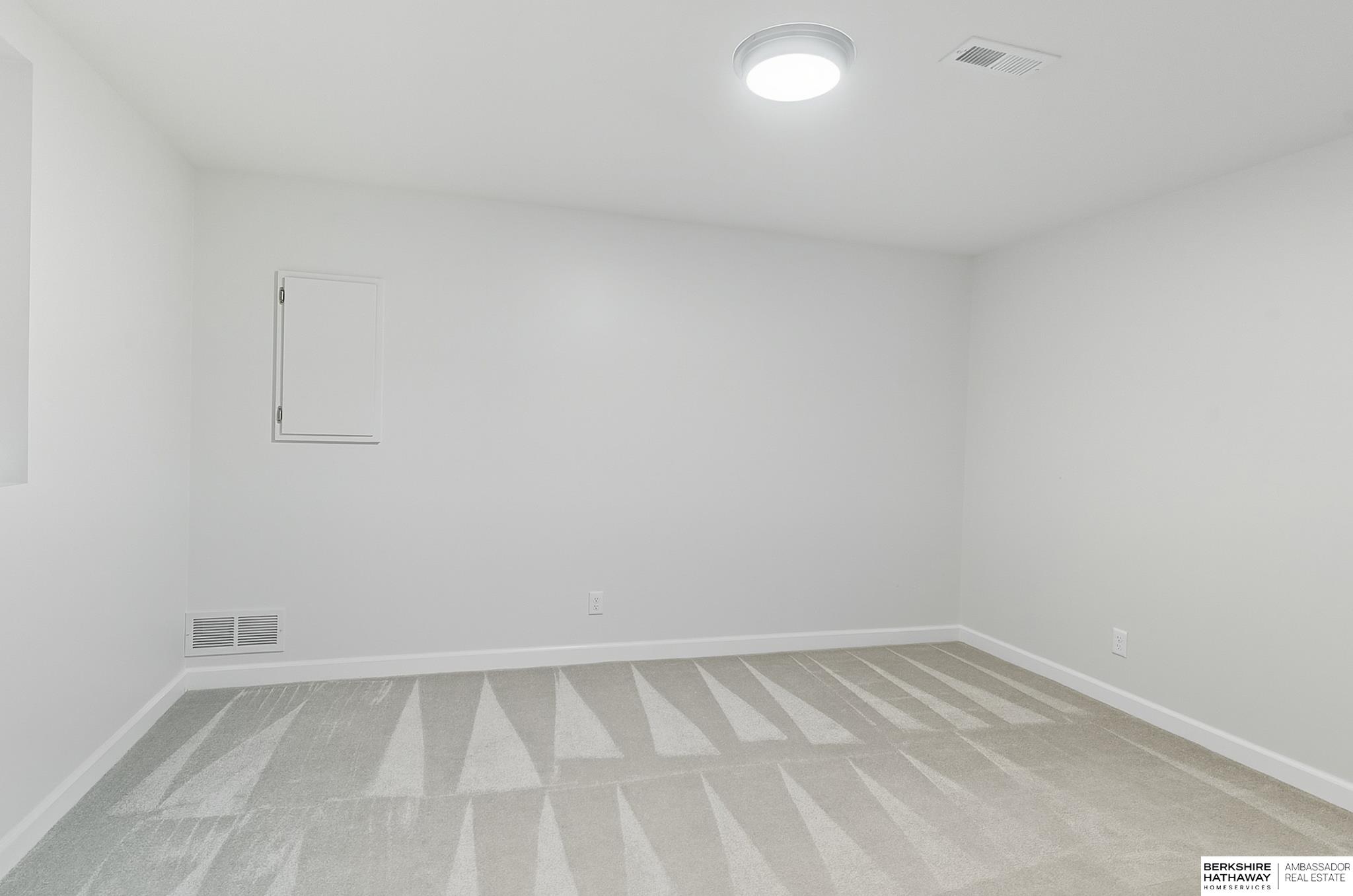 Omaha, Nebraska 68154, United States, 4 Bedrooms Bedrooms, ,2 BathroomsBathrooms,Residential,Pending,213045