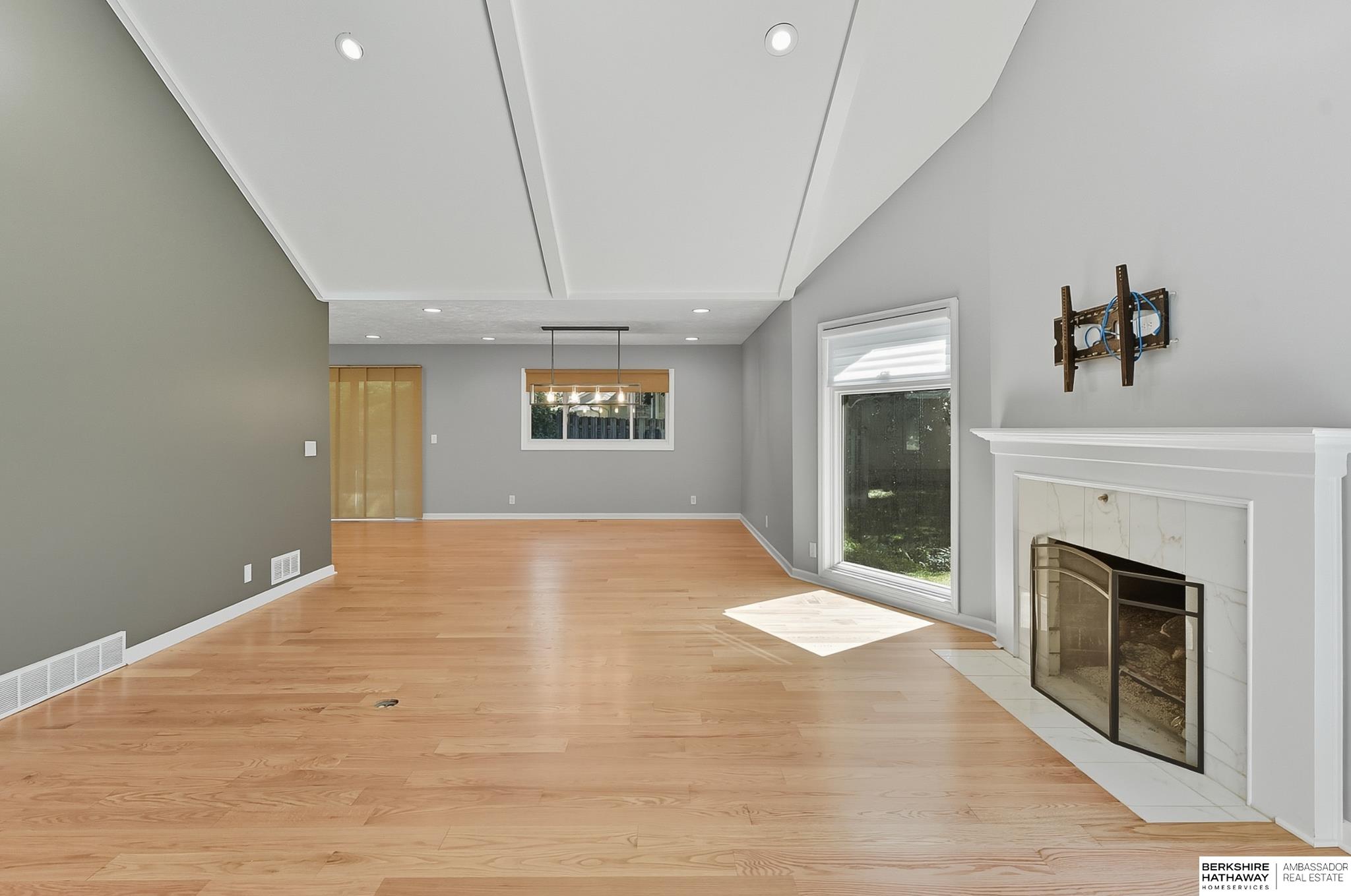 Omaha, Nebraska 68154, United States, 4 Bedrooms Bedrooms, ,2 BathroomsBathrooms,Residential,Pending,213045